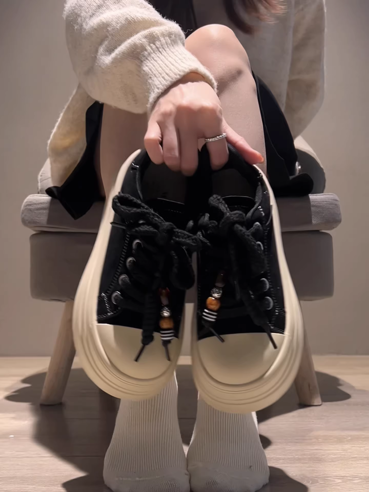 Giày vải đế dày cổ thấp đa năng phong cách retro Nam Trung Quốc dành cho nữ 2025, giày thể thao mùa thu mới tăng chiều cao, kiểu dáng thường ngày