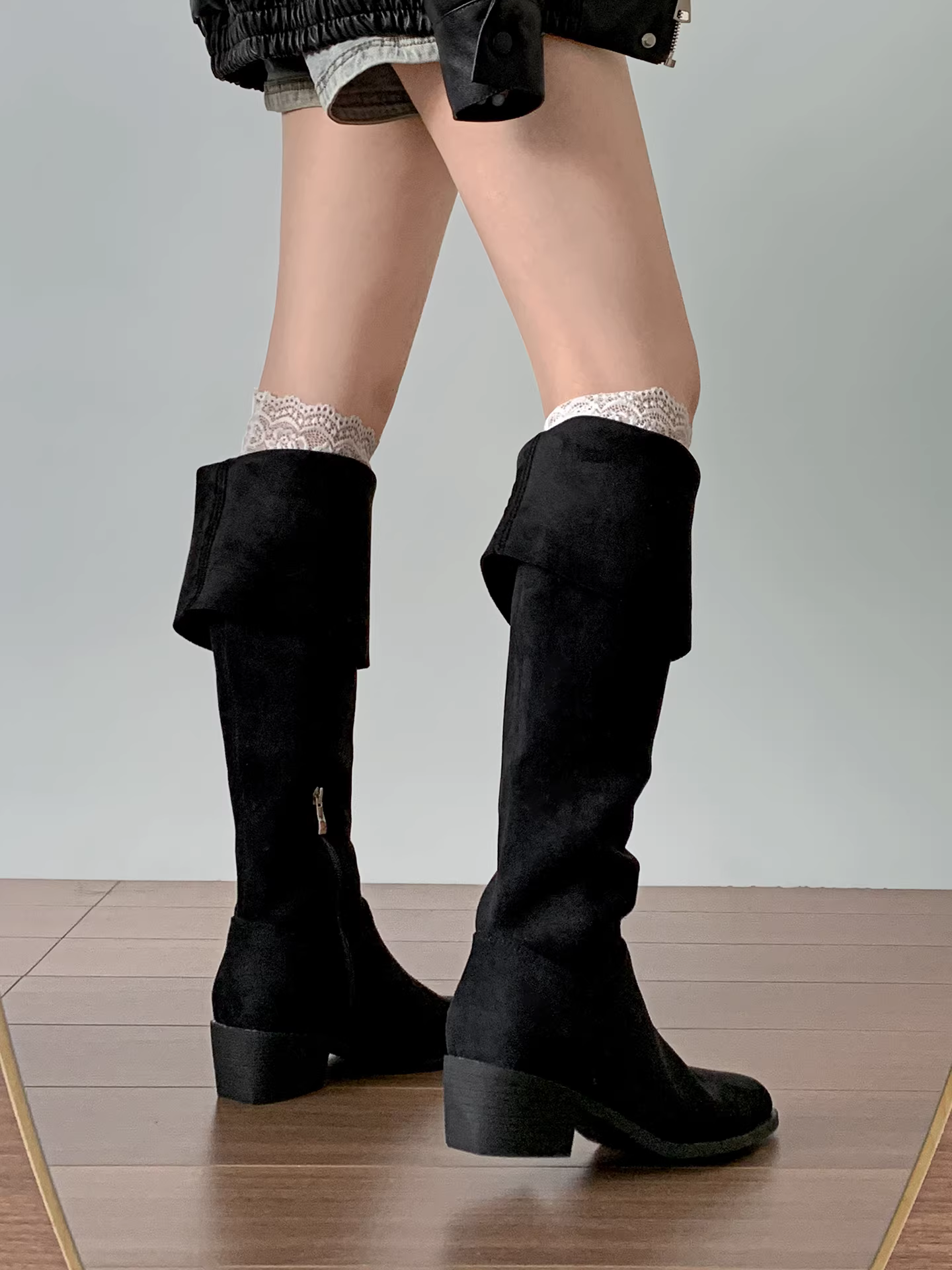 Giày bốt cao gót chunky retro đen dành cho nữ, bốt dài, kiểu dáng thu đông 2025 mới, tăng chiều cao và thon gọn dáng người.