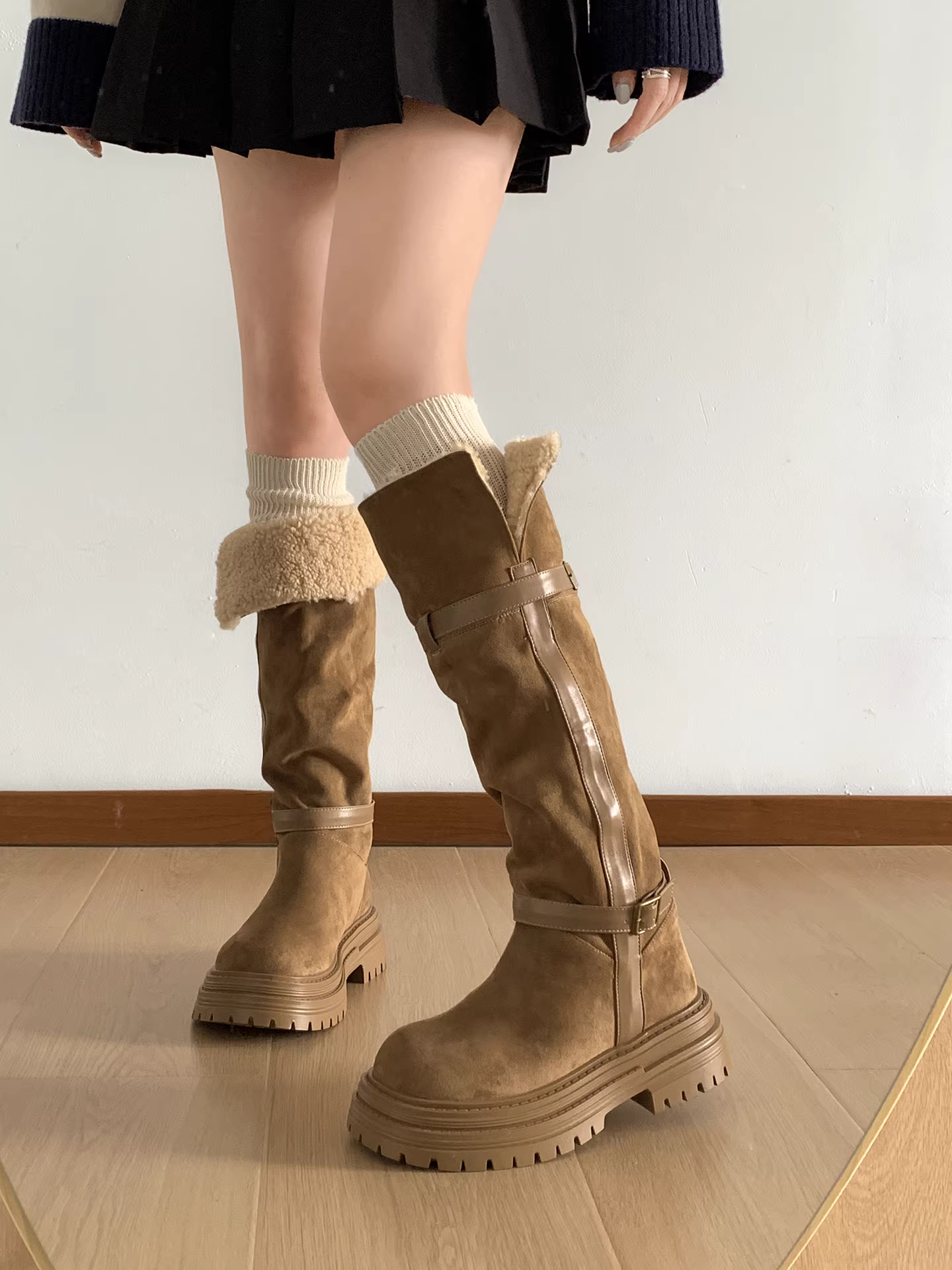 Giày bốt nữ cổ cao lót lông dày đế dày kiểu retro Maillard mùa thu đông 2025 giữ ấm thon gọn kiểu hiệp sĩ