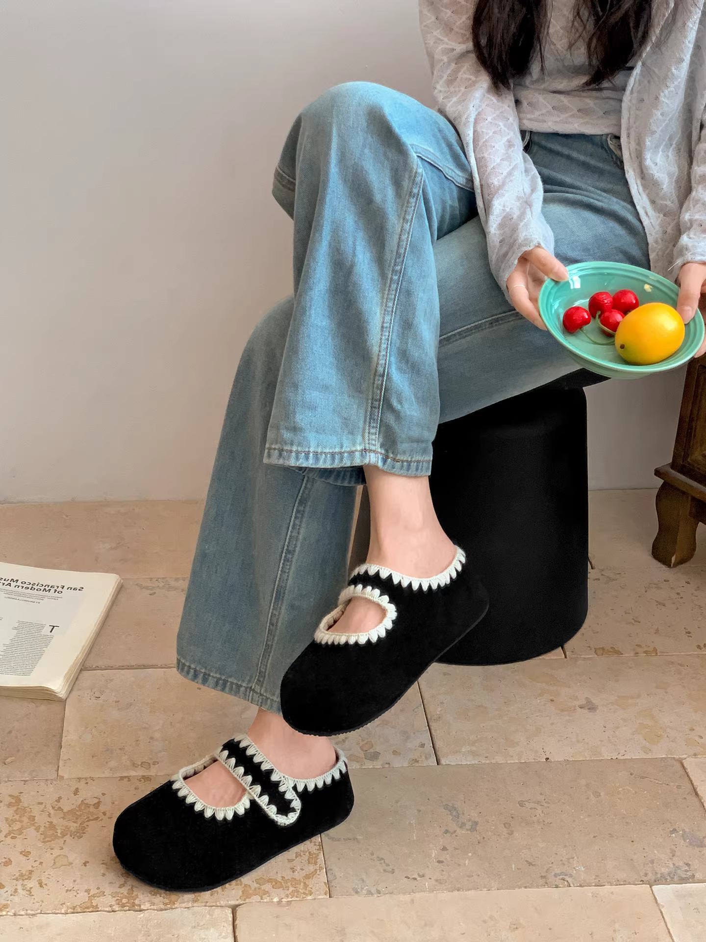 Dép nữ đế dày chống trơn màu đen phổ biến, đi ngoài trời mùa hè, kiểu mới 2025, giày Birkenstock nửa đế nâng chiều cao kiểu retro.