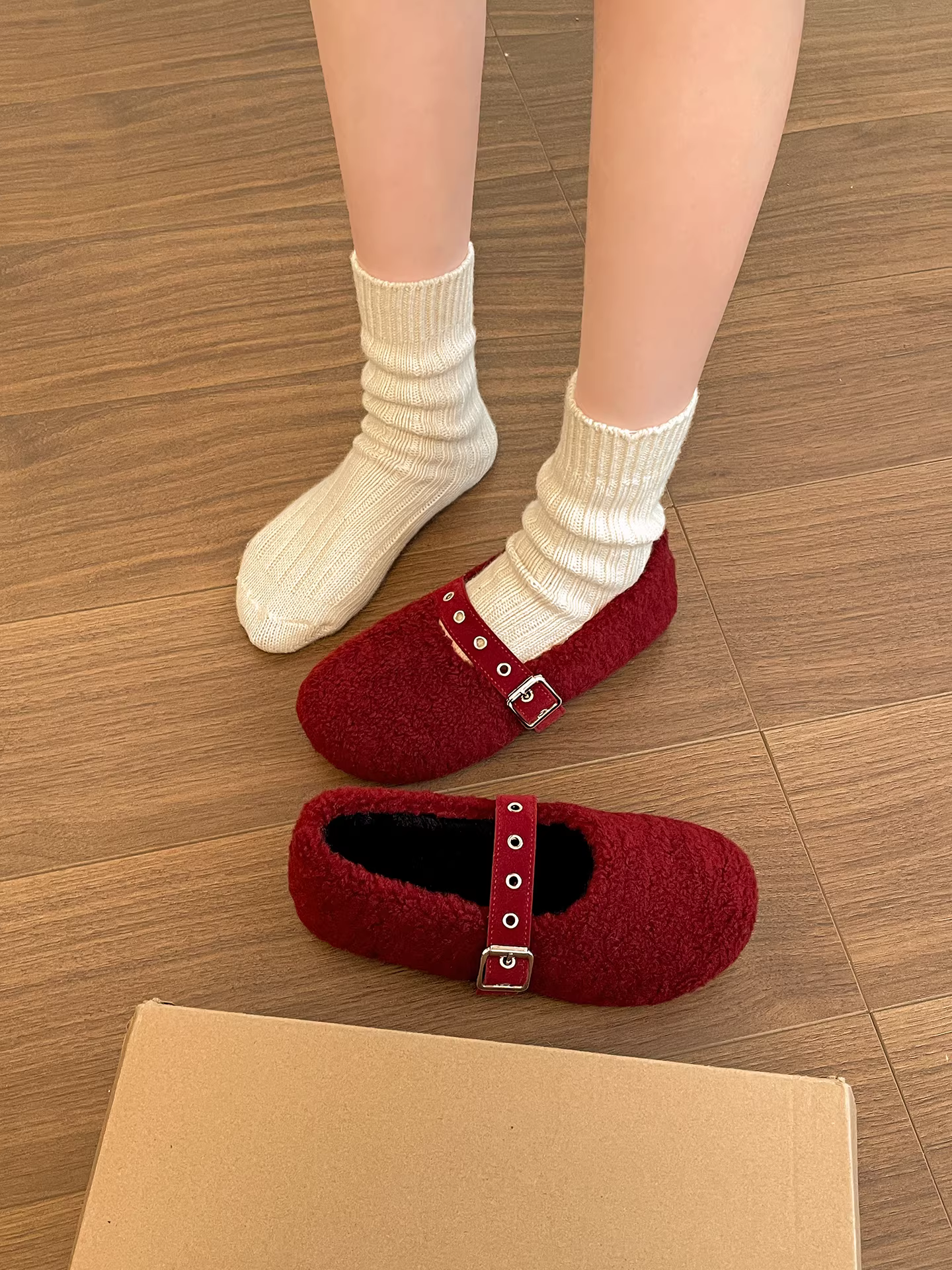 Giày Mary Jane cổ điển lót lông cừu có độ tăng chiều cao ẩn và đế dày dành cho nữ, áo khoác ngoài mùa đông, giày cotton dày dặn ấm áp mới năm 2025.