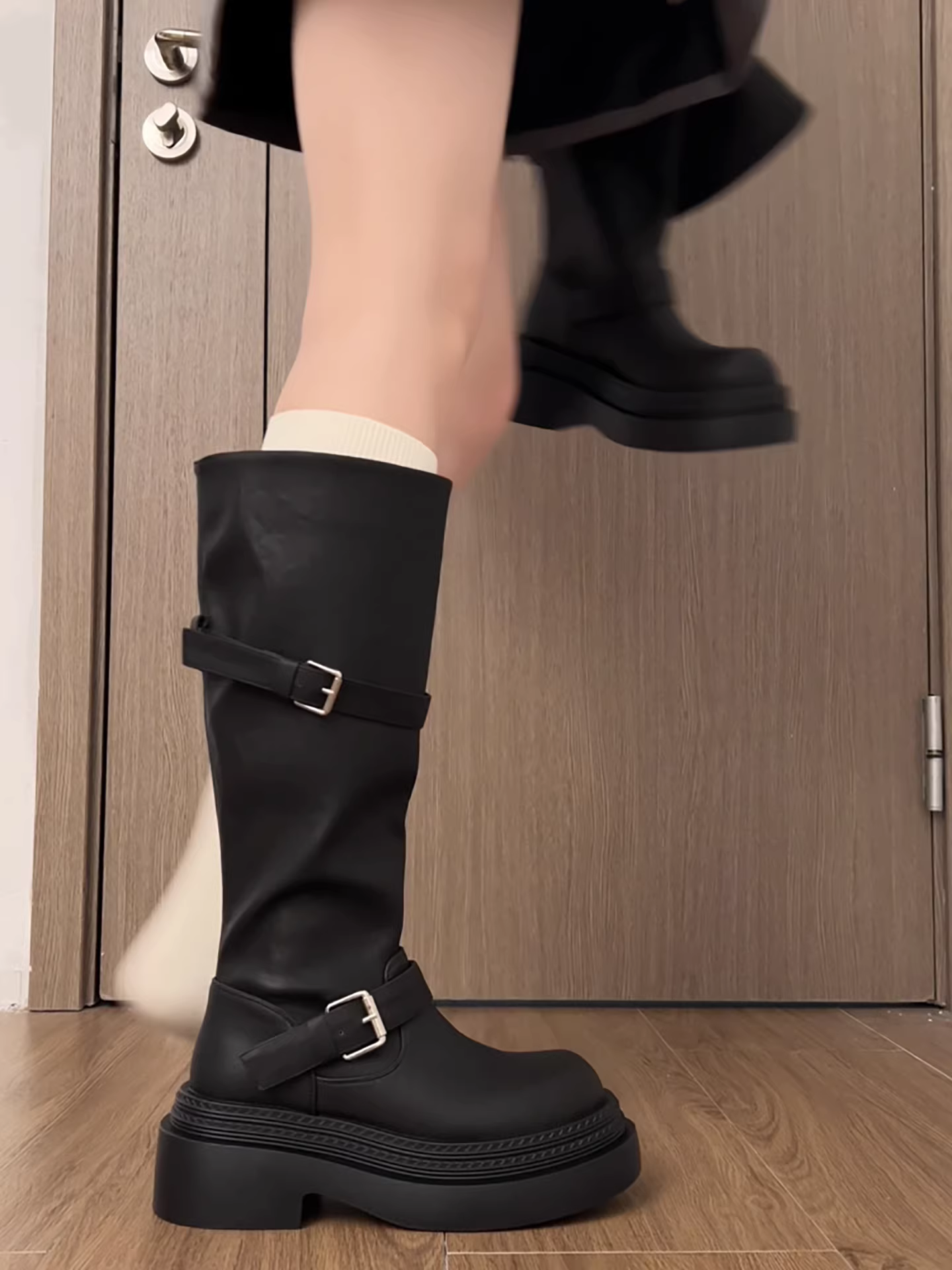 Giày bốt nữ đế dày kiểu Anh cổ điển màu đen, kiểu dáng dài, mùa thu đông 2025, tôn dáng và tăng chiều cao, kiểu giày hiệp sĩ