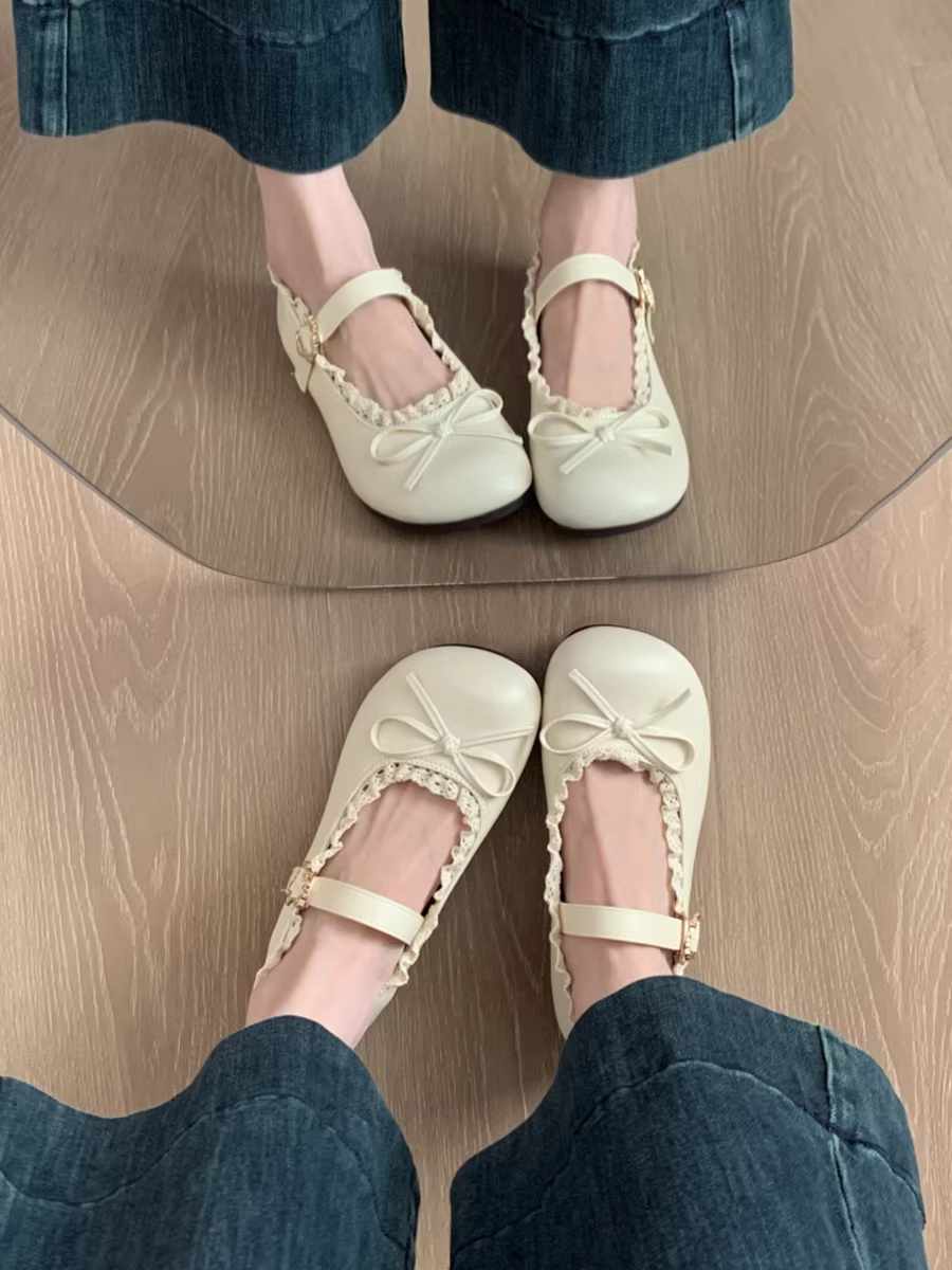 Giày bệt nữ kiểu Pháp cổ điển màu đỏ, mẫu mới thu đông 2025, thích hợp phối cùng chân váy, kiểu Mary Jane.