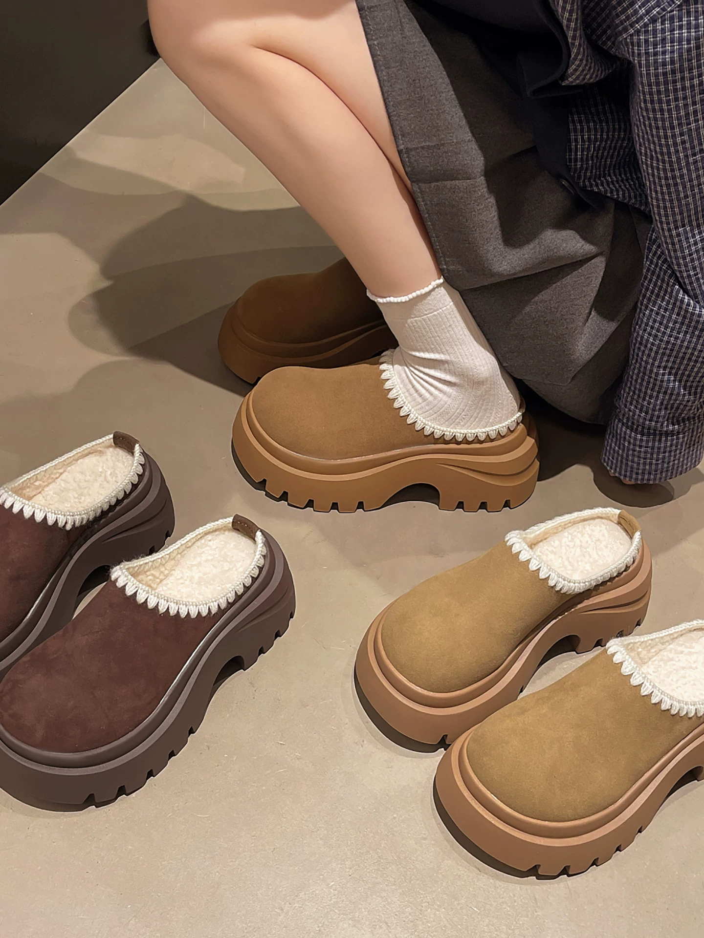 Giày Birkenstock đế dày nửa gót nhung màu vàng cổ điển dành cho nữ, dép bông giữ ấm mùa đông mới năm 2025, chống trơn trượt, bảo vệ ngón chân