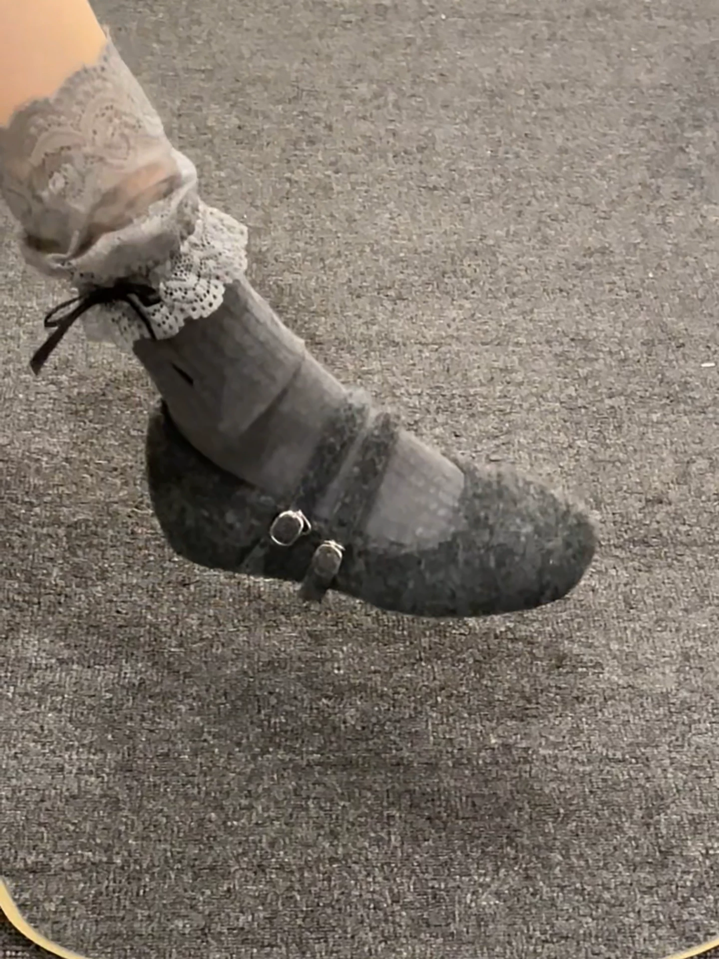 Giày đế dày cỡ nhỏ kiểu retro có lông mềm mại dành cho nữ, kiểu dáng thu đông 2025, phối cùng chân váy, kiểu Mary Jane