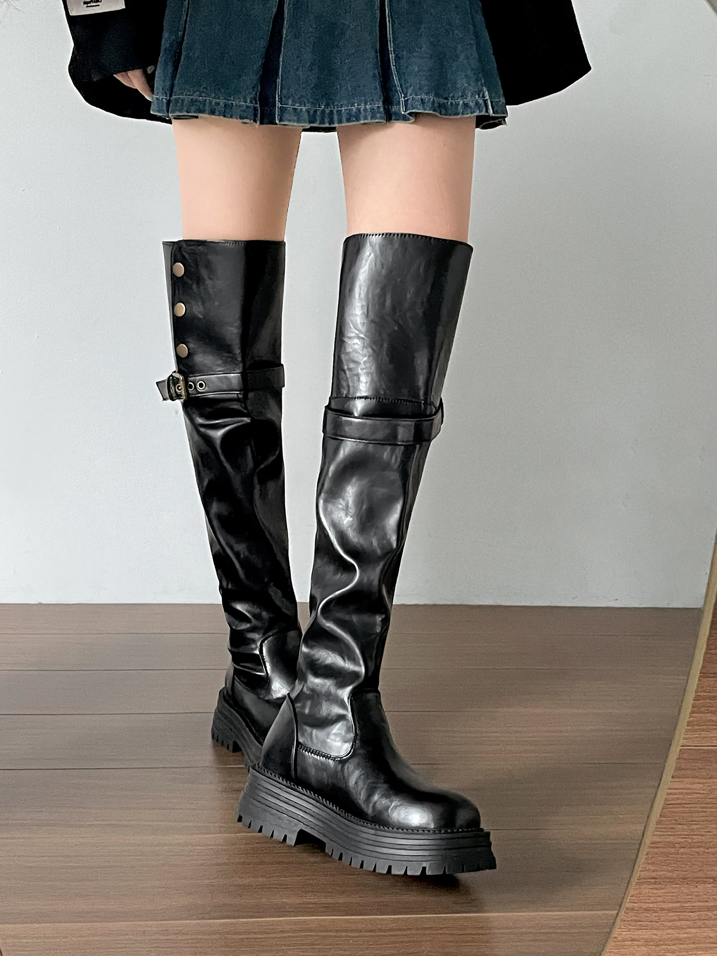 Giày bốt cao quá đầu gối đế dày gót thô màu nâu Melard dành cho nữ, kiểu dáng thu đông 2025 mới, dành cho người nhỏ nhắn, giúp tăng chiều cao và thon gọn.