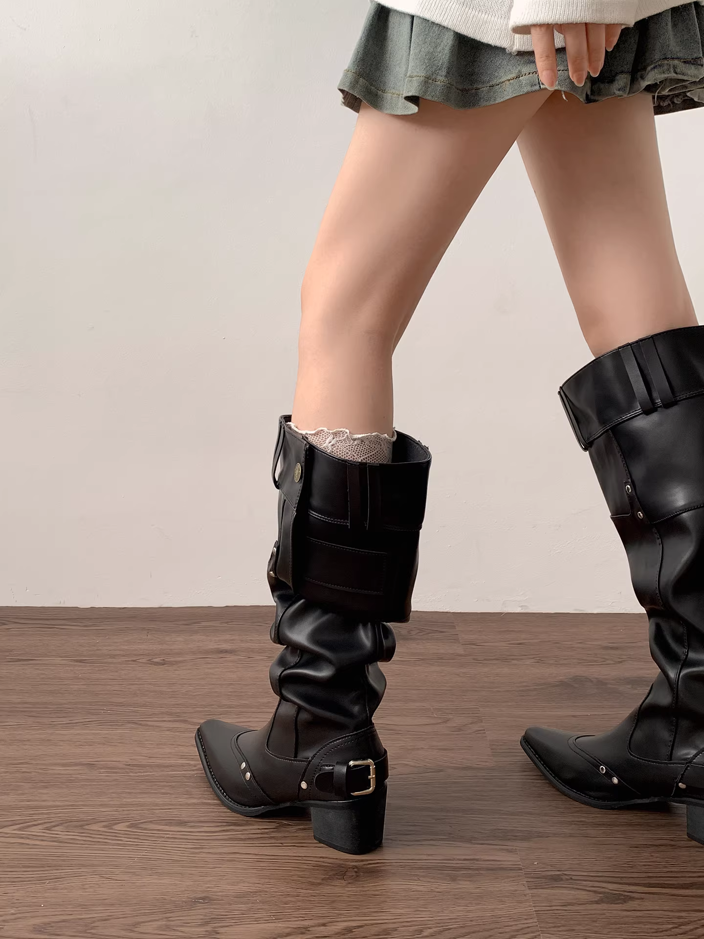 Giày bốt mũi nhọn gót dày kiểu Anh cổ điển màu đen dành cho nữ, bốt dài, kiểu thu đông mới 2025, phối cùng váy, bốt cưỡi ngựa tăng chiều cao