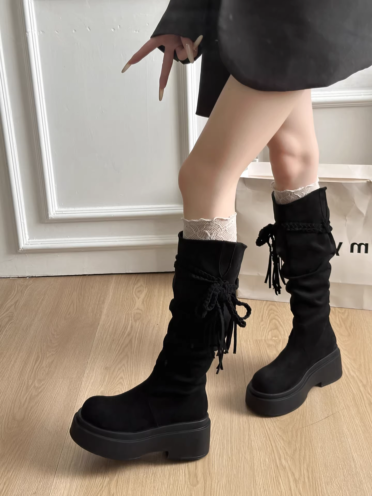 Giày bốt cao cổ đế dày màu kaki cổ điển dành cho nữ, kiểu dáng mới mùa thu đông 2025, tăng chiều cao, dành cho người nhỏ nhắn