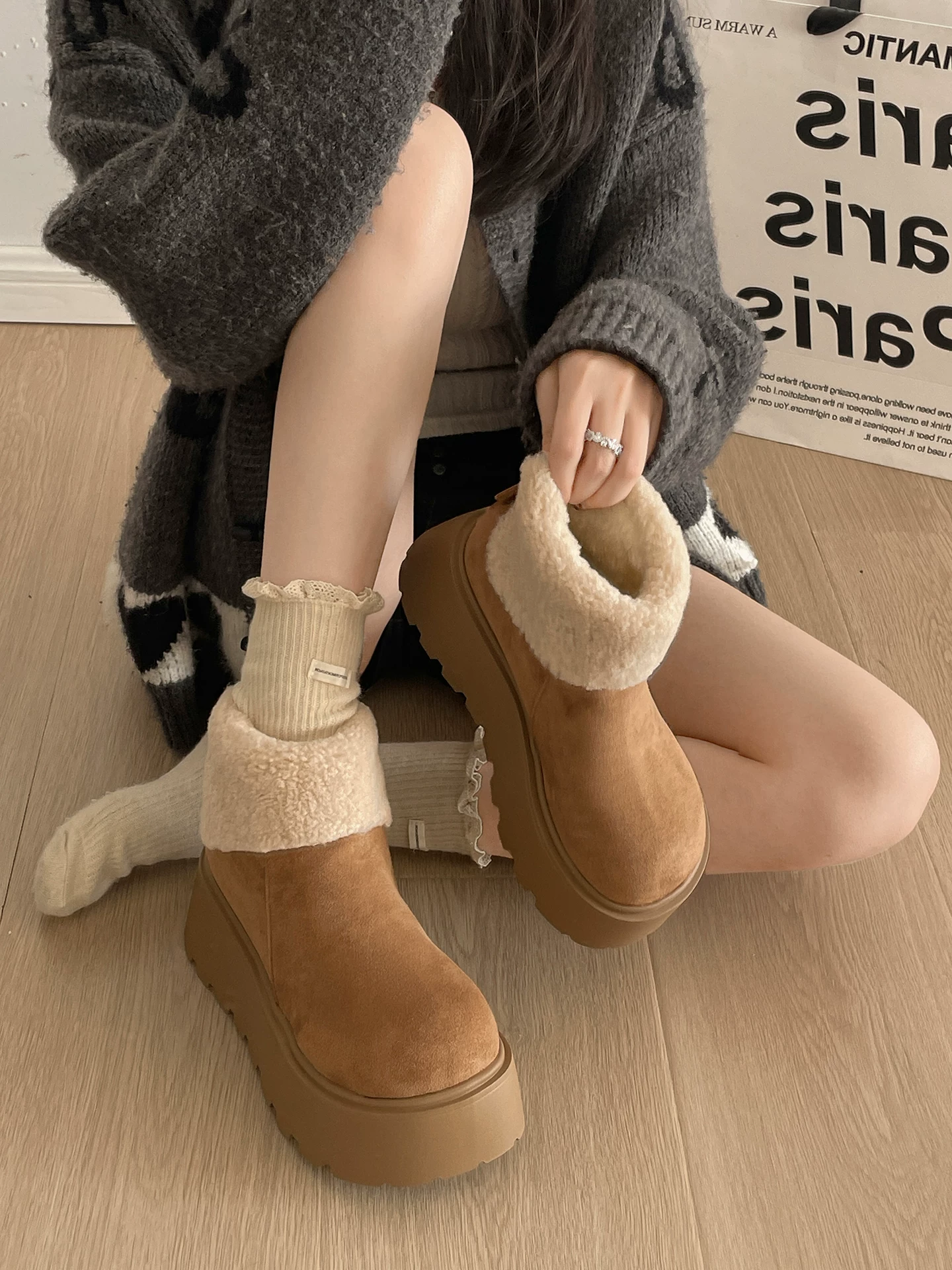 Giày bốt tuyết nữ đế dày lót lông phong cách retro màu trắng, kiểu Birkenstock, mùa đông ấm áp năm 2025