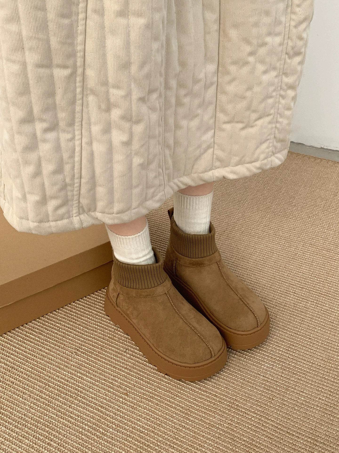 Giày bốt tuyết đế dày chống trơn nhung cổ điển dành cho nữ 2025, kiểu mới mùa đông, tăng chiều cao, giữ ấm, kiểu Birkenstock, chất liệu cotton