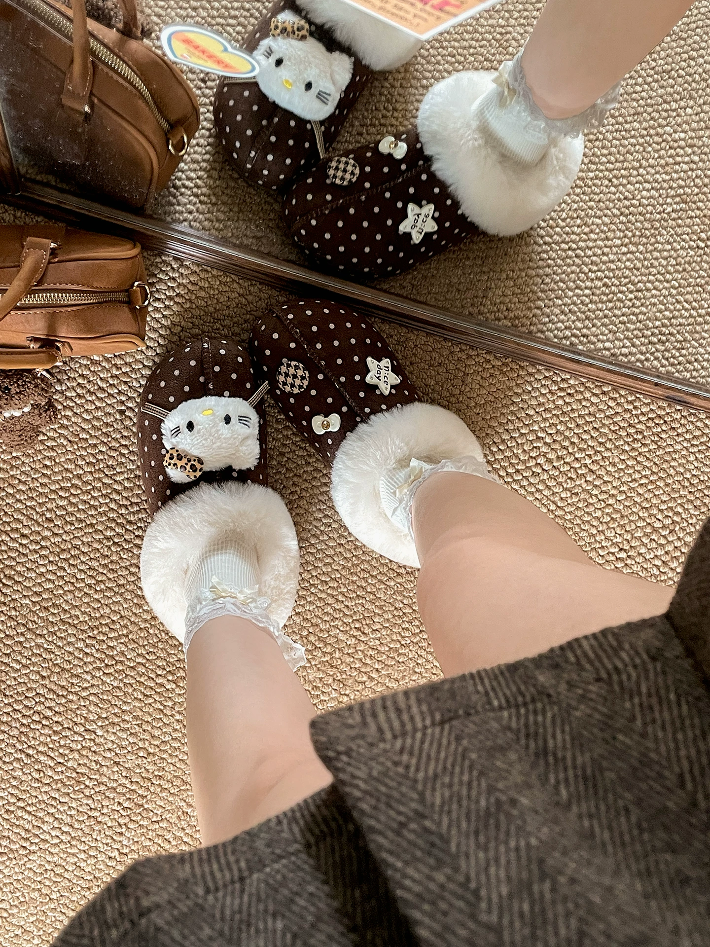 Giày Birkenstock nữ đế dày nhung đen hoạt hình cổ điển mùa đông 2025 mới, ấm áp, lót lông bông