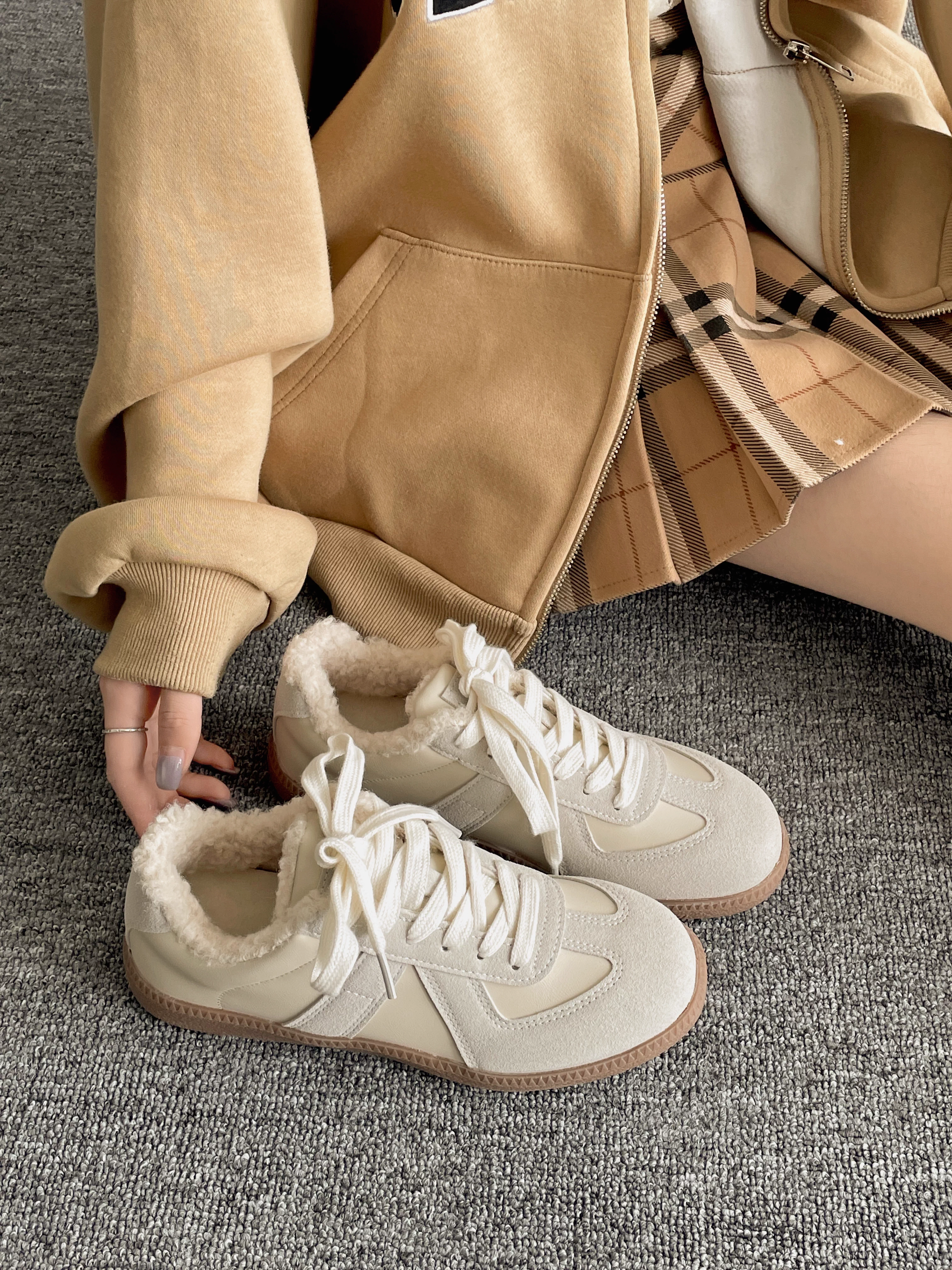 Giày thể thao nữ Nanzai đế dày lót lông cừu màu trắng, mẫu mới thu đông 2025, giữ ấm, chống trơn, chất liệu cotton, thích hợp cho vùng Đông Bắc