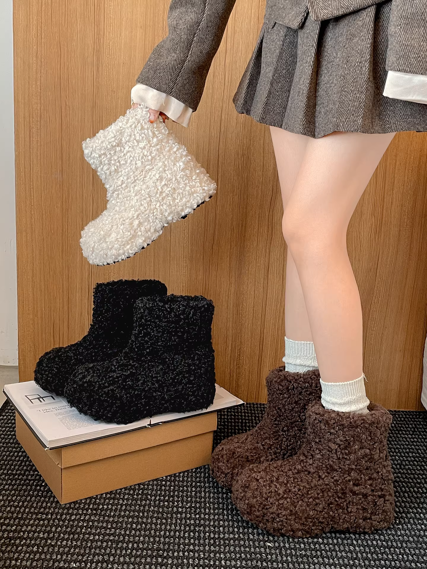 Giày bốt đi tuyết đế dày lót lông cừu màu trắng dành cho nữ, kiểu dáng mùa đông mới 2025, tăng chiều cao, ấm áp, đi ngoài trời, giày cotton lông thú.