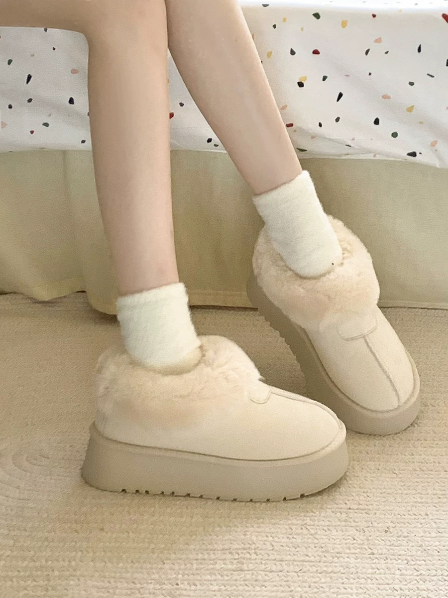 Giày bốt tuyết đế dày màu trắng dành cho nữ, kiểu dáng mùa đông mới 2025, lót lông cừu, dày dặn, ấm áp, chống trơn trượt, chất liệu cotton.