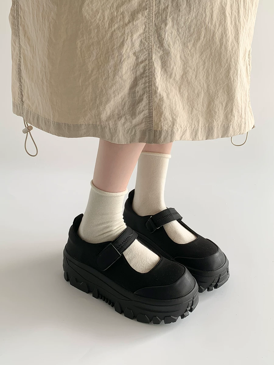 Giày Mary Jane đế xuồng mũi tròn màu đen dành cho nữ, kiểu mới mùa thu 2025, phù hợp phối cùng chân váy, tăng chiều cao.