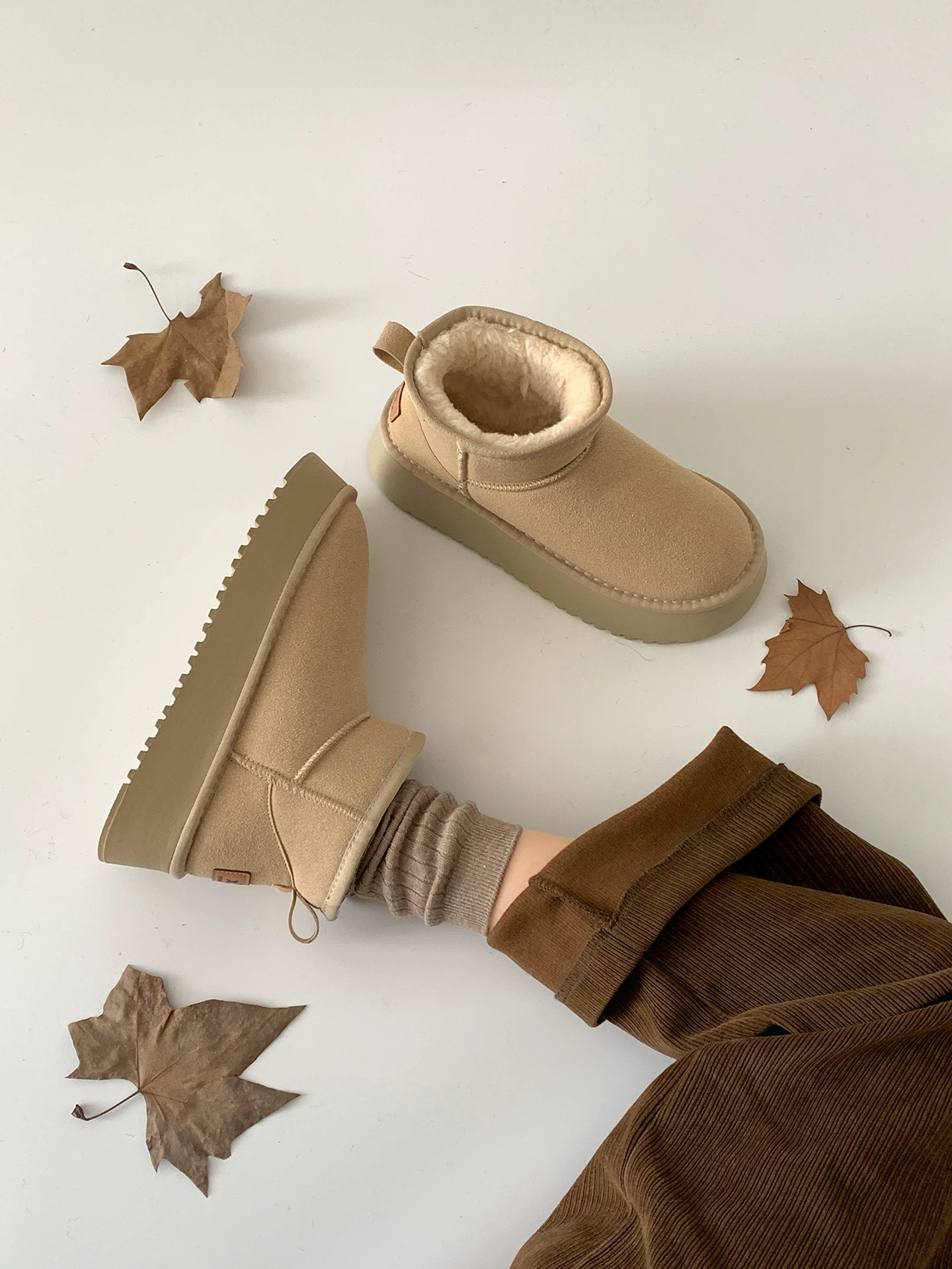 Giày bốt tuyết đế dày lót lông cừu kiểu cổ điển Nam Trung Quốc dành cho nữ 2025 Mẫu mới mùa đông ấm áp đi ngoài trời chống trơn trượt Giày bông Đông Bắc