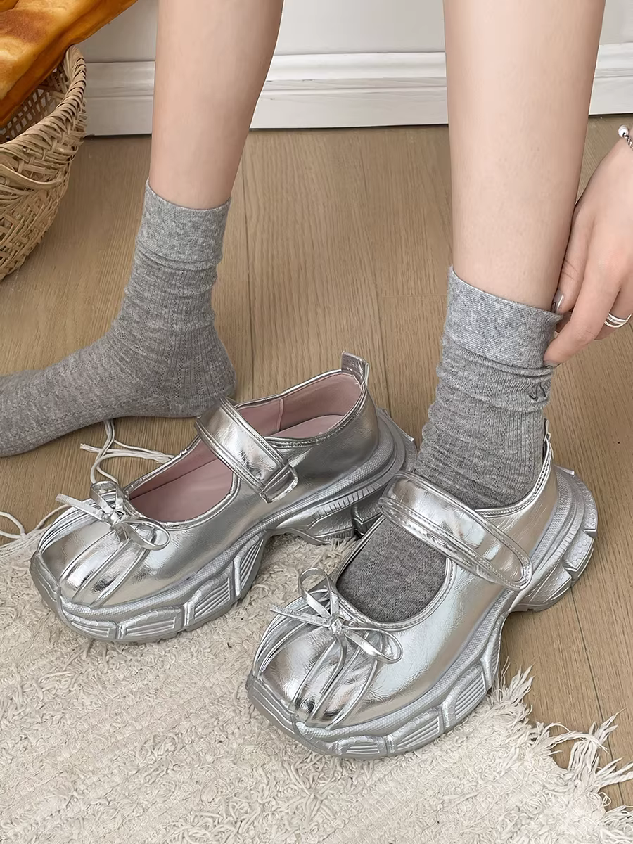 Giày thể thao nữ đế dày tăng chiều cao kiểu dáng thời thượng màu bạc, mẫu mới thu đông 2025, đa năng, nhẹ nhàng