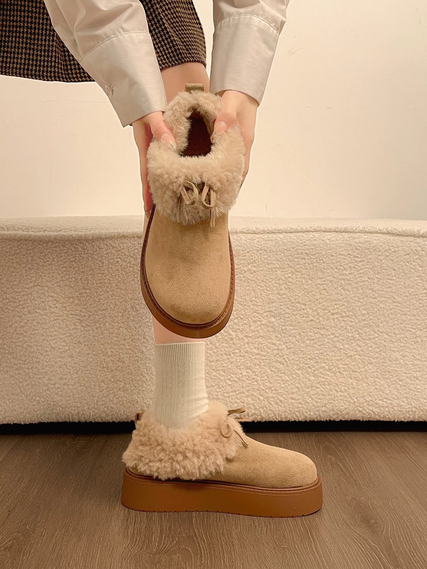 Giày bông giữ ấm lót lông cừu đế dày dành cho nữ, kiểu mới mùa đông 2025, tăng chiều cao, đi ngoài trời, giày Birkenstock lông ấm áp