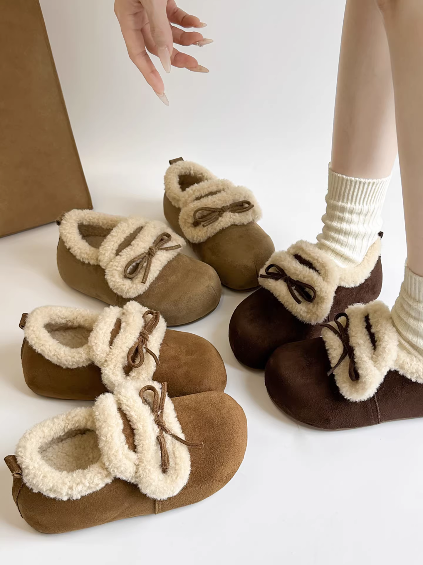 Giày cotton Birkenstock đế dày phong cách cổ điển kiểu Pháp màu nâu dành cho nữ, mẫu mới mùa đông 2025, ấm áp và lót lông cừu, thích hợp để đi ngoài trời, ủng đi tuyết chống trượt.