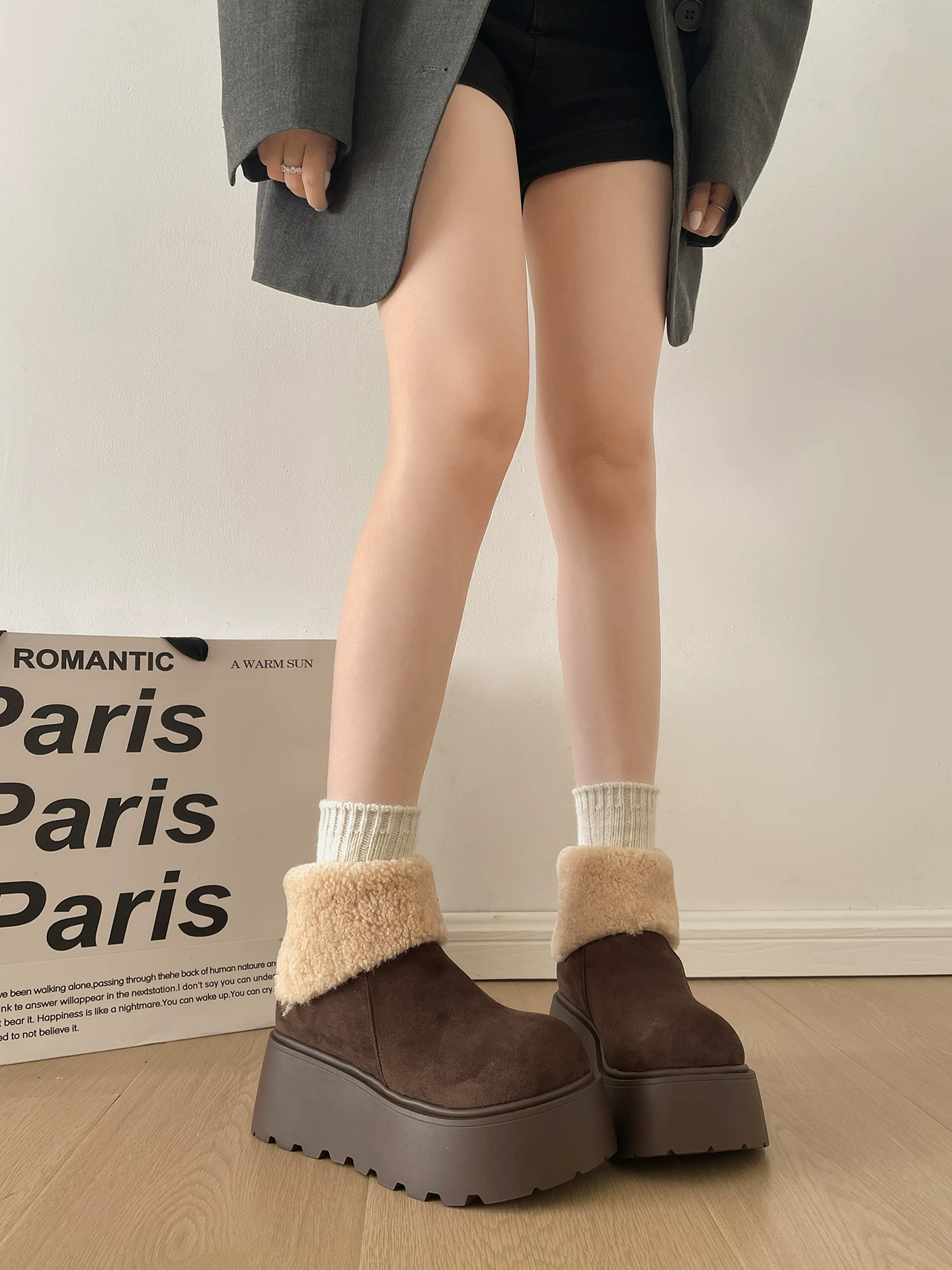 Giày bốt tuyết nữ đế dày lót lông phong cách retro màu trắng, kiểu Birkenstock, mùa đông ấm áp năm 2025