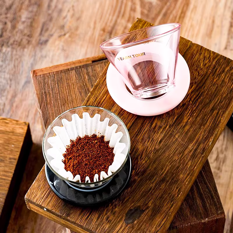 Bộ lọc cà phê bằng kính hình sao neutron thuộc dòng sản phẩm đồng thương hiệu Brewista&YearnTour