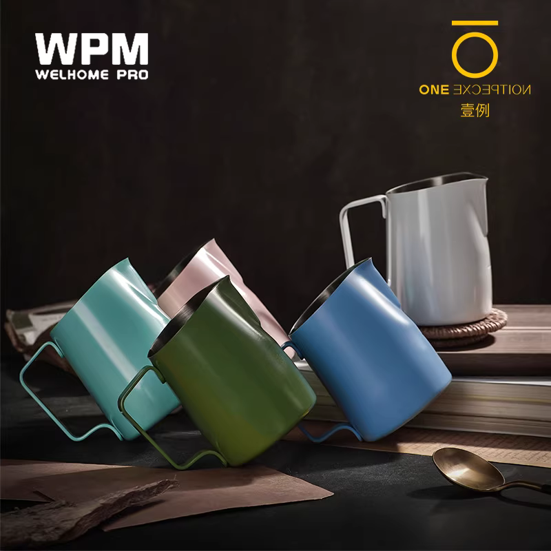 Bình tạo bọt sữa Latte Art Huijia WPM 450CC, chất liệu thép không gỉ, vòi nghiêng, vòi nhọn, vòi tròn, kiểu dáng Bomber