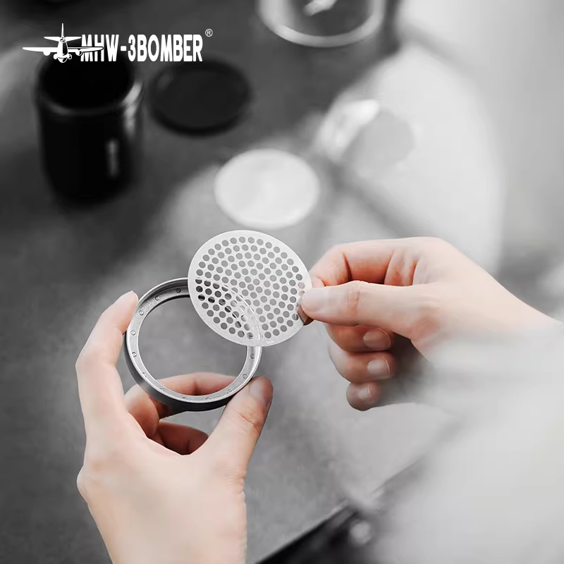 Bình đựng bột đa năng MHW Bomber Shark, có rây, dùng được cho cà phê, matcha, bột ca cao, có nam châm