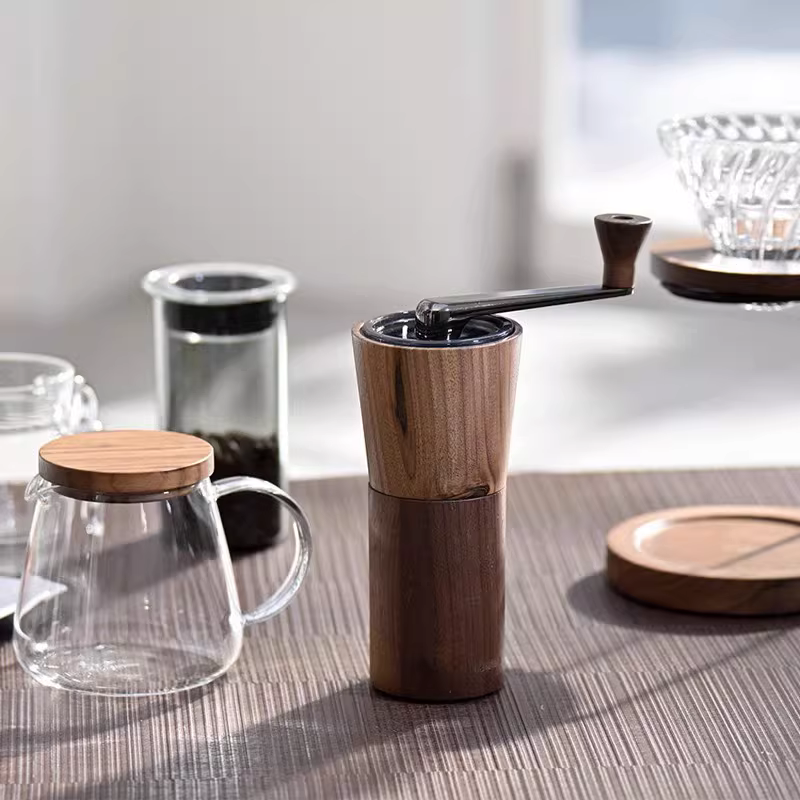 Bộ pha cà phê HARIO bằng gỗ óc chó, bộ lọc V60, chất liệu tự nhiên, kèm giá đỡ, máy xay cà phê và dụng cụ.