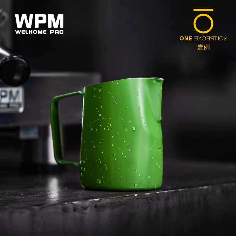 Bình tạo bọt sữa Latte Art Huijia WPM 450CC, chất liệu thép không gỉ, vòi nghiêng, vòi nhọn, vòi tròn, kiểu dáng Bomber