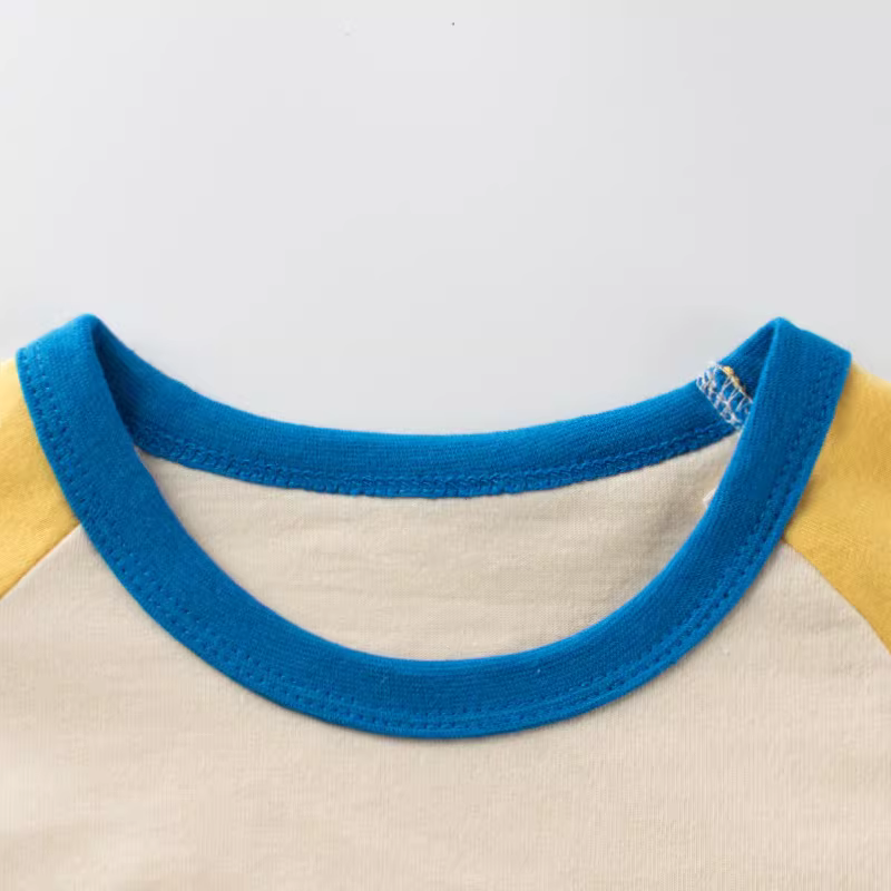 Áo lót bé gái mùa xuân thu 2025, kiểu dáng thường ngày, cổ tròn, dành cho trẻ nhỏ, tay áo phối họa tiết in, chất liệu cotton nguyên chất, áo thun dài tay