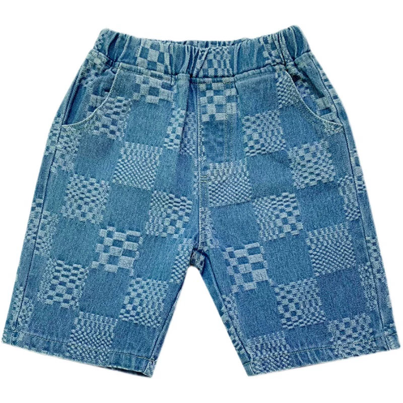 Quần short denim bé trai kiểu mới hè 2025, quần short kẻ caro năm điểm cho trẻ nhỏ và trẻ trung, quần dài trung bình mặc thường ngày đi chơi ngoài trời.