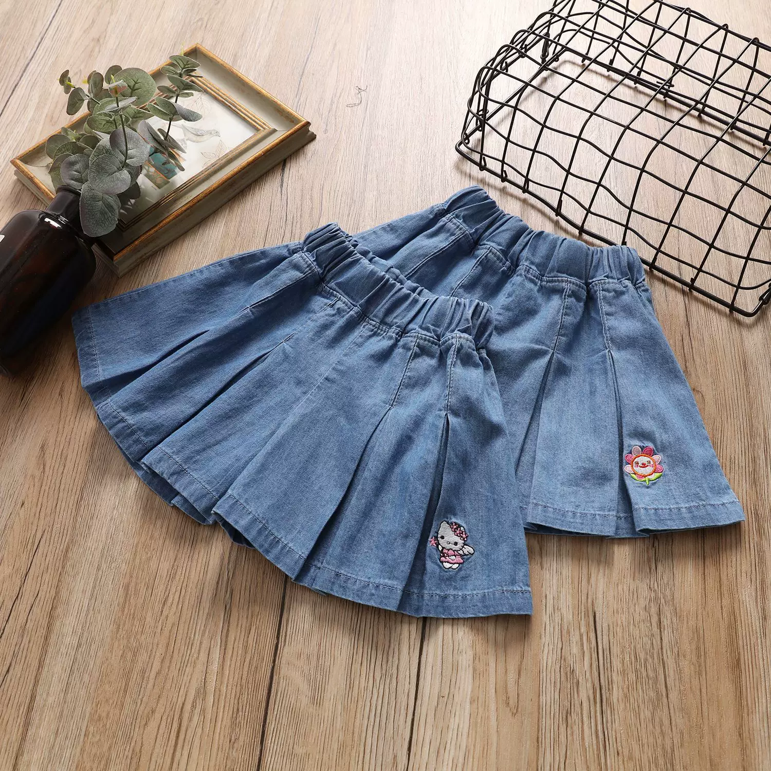 Quần short nữ phong cách mùa hè Quần short denim nhiều lớp thêu hoạt hình phong cách Hàn Quốc dành cho trẻ nhỏ