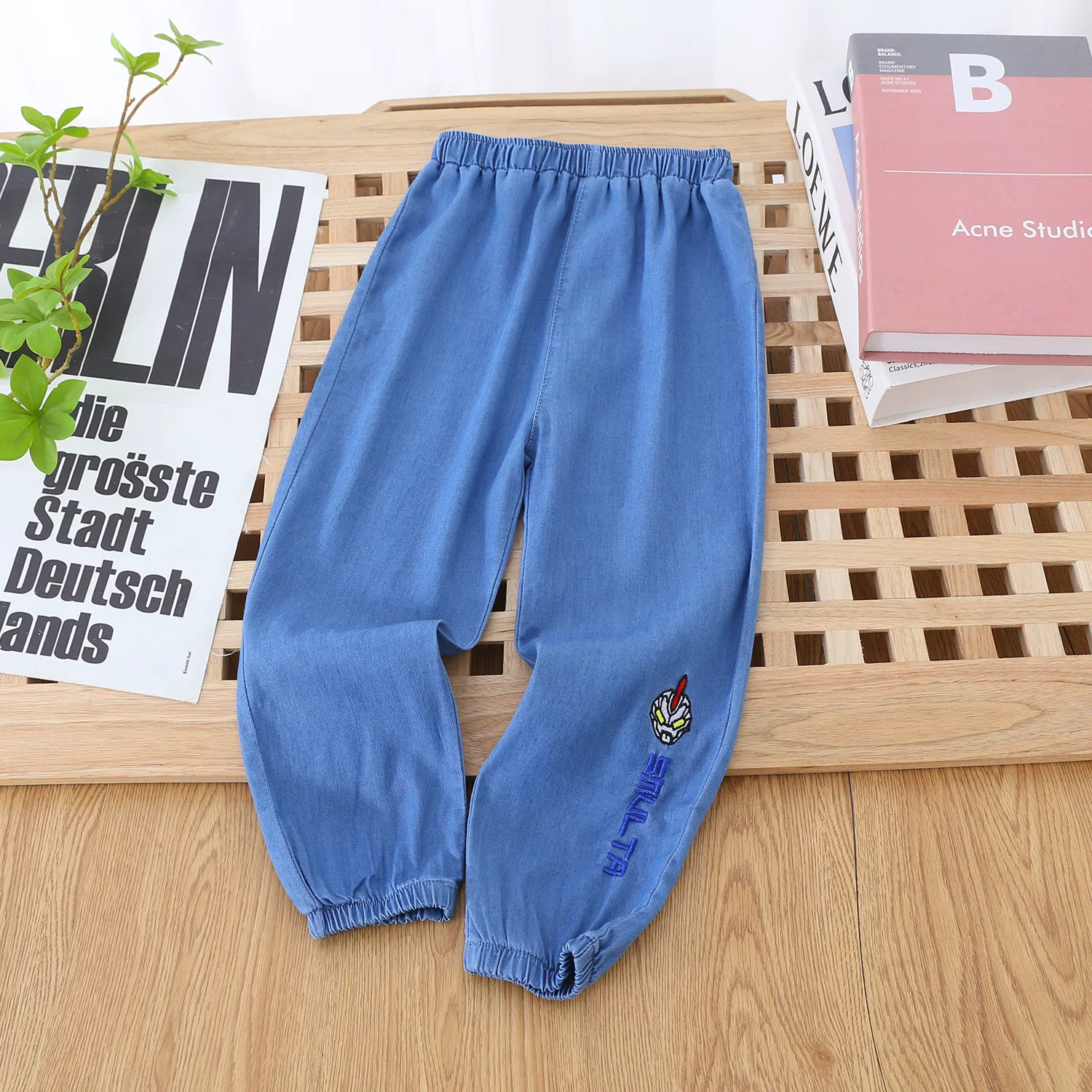 Quần chống muỗi denim Tencel cho trẻ em, quần dài điều hòa, mặc mùa hè 2025, quần mỏng thời trang cho bé trai và bé gái.