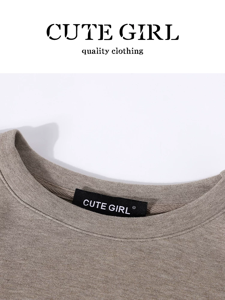 Trang phục đầu thu phong cách Hàn Quốc của CuteGirl, bộ áo nỉ in họa tiết màu mơ kèm khăn choàng và váy chữ A dành cho nữ