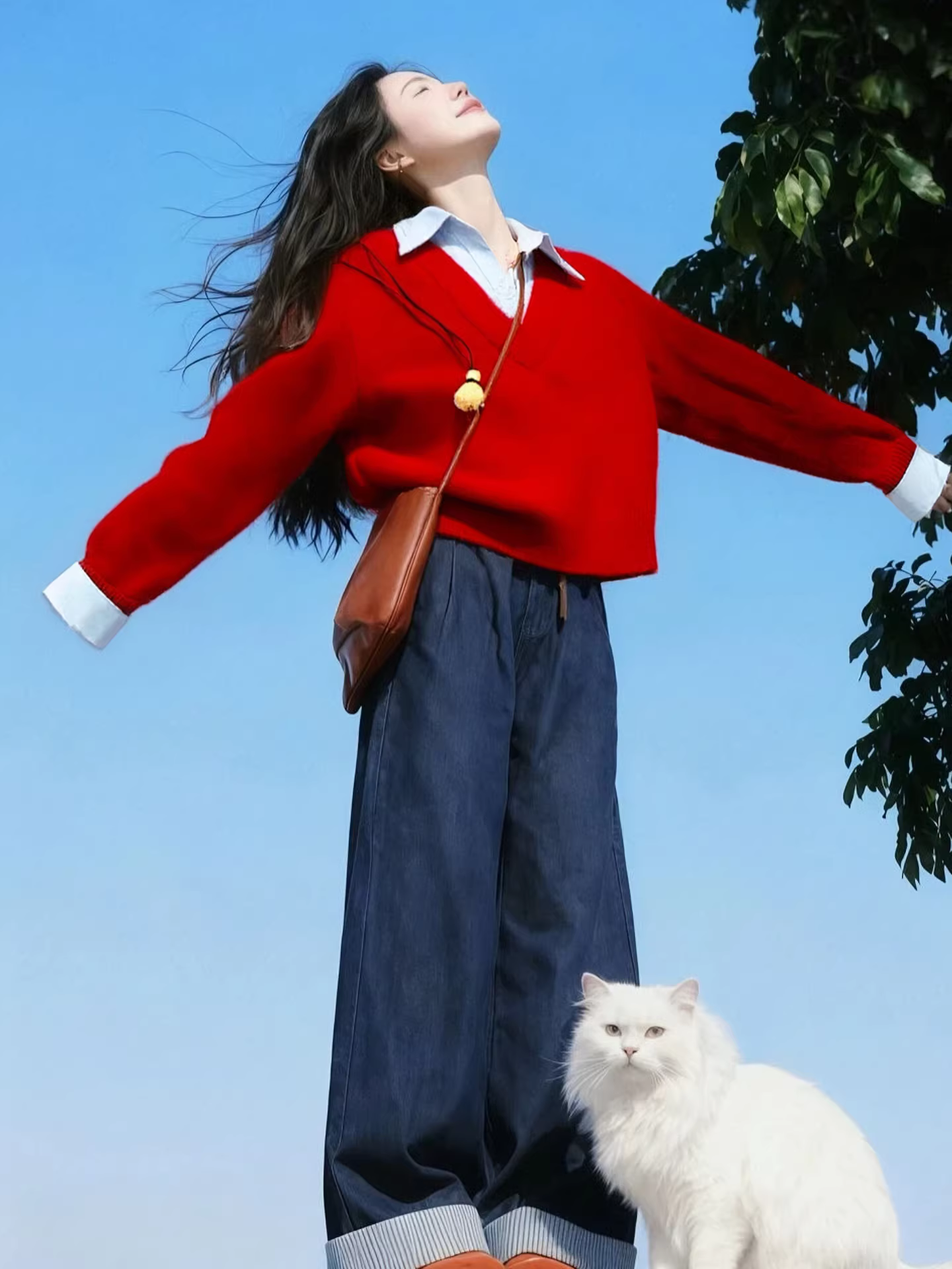 Áo len cổ chữ V giả hai mảnh màu đỏ cao cấp dành cho nữ, phong cách Giáng sinh mùa đông, dáng rộng, giản dị, đa năng, giảm tuổi tác