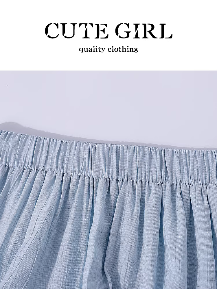 Bộ trang phục giảm tuổi tác phong cách Hàn Quốc của CuteGirl, bộ trang phục hoàn chỉnh gồm áo thun ngắn tay in họa tiết màu trắng và váy hai mảnh dành cho nữ mùa hè