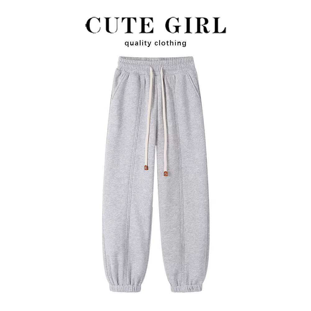 Quần thể thao nữ chất liệu nỉ lót lông màu xám, kiểu dáng nhỏ nhắn dễ thương, phong cách mới thu đông 2025, quần jogger rộng rãi, thoải mái.