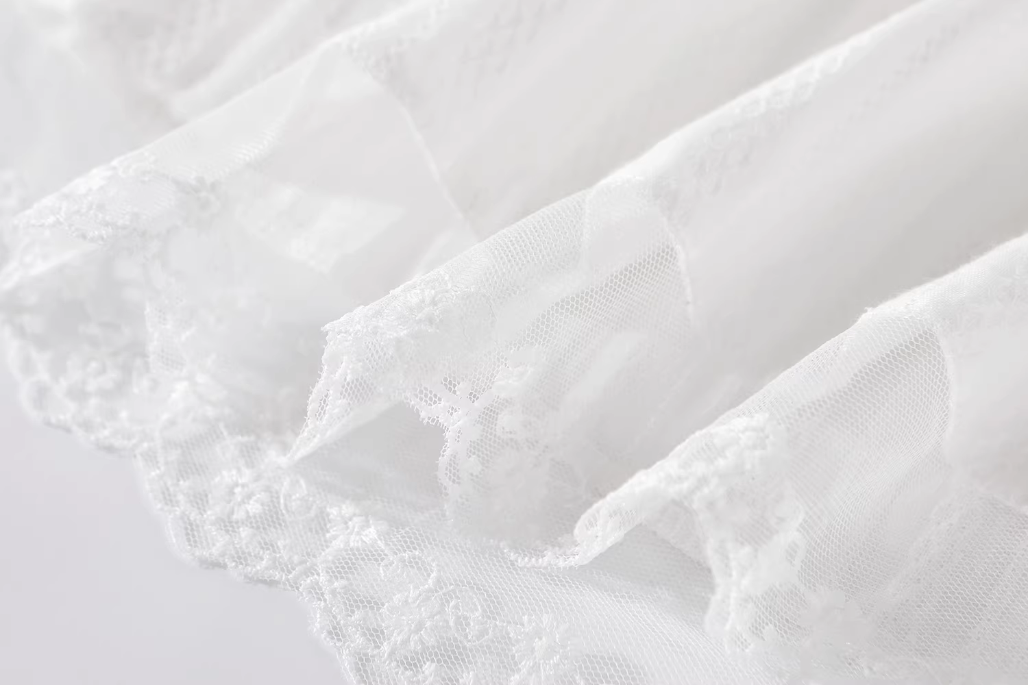 Váy dây rút ren trắng kiểu Pháp dễ thương dành cho nữ mùa hè 2025 kiểu dáng mới thanh lịch tôn dáng eo ngắn