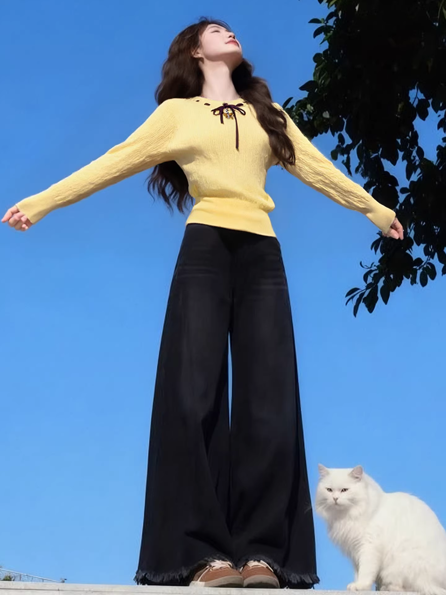 Áo len màu vàng mềm mại và xù xì kiểu Hàn Quốc có nơ dành cho nữ, áo dệt kim lớp trong mùa thu đông.