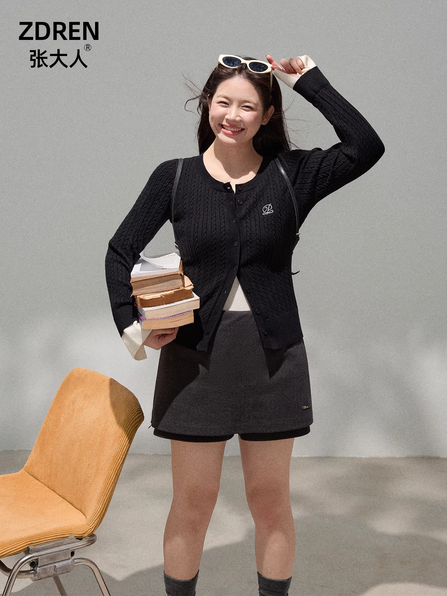 Quần áo nữ cỡ lớn dành cho người lớn, bộ áo len ôm dáng kiểu Pháp mùa thu và quần váy màu xám dành cho các cô gái mũm mĩm.