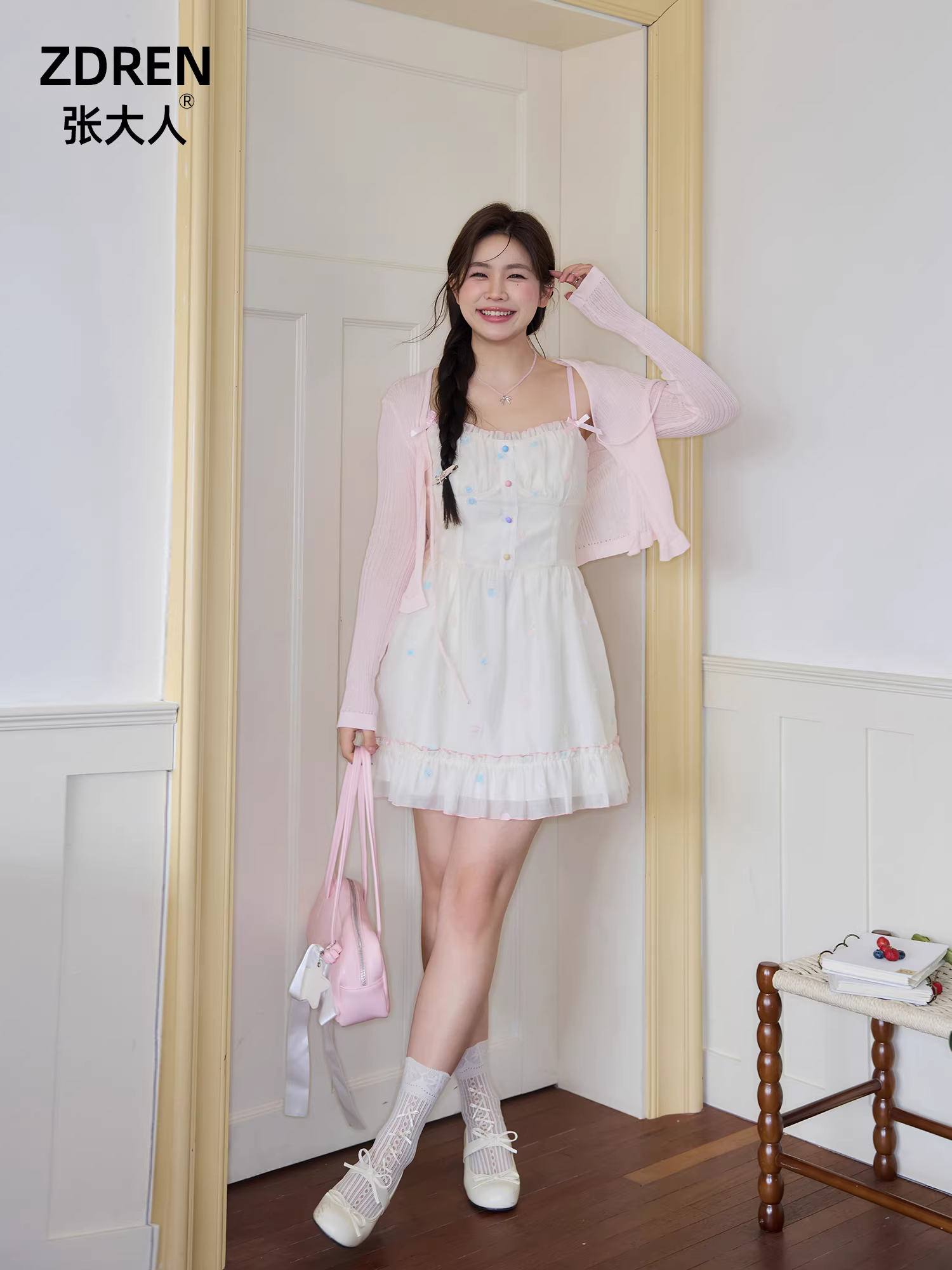 Quần áo thu đông cỡ lớn dành cho nữ của Zhang Daren dành cho những cô nàng mũm mĩm, váy dây spaghetti thon gọn, phong cách nhẹ nhàng, váy chữ A bằng vải voan giảm tuổi tác.