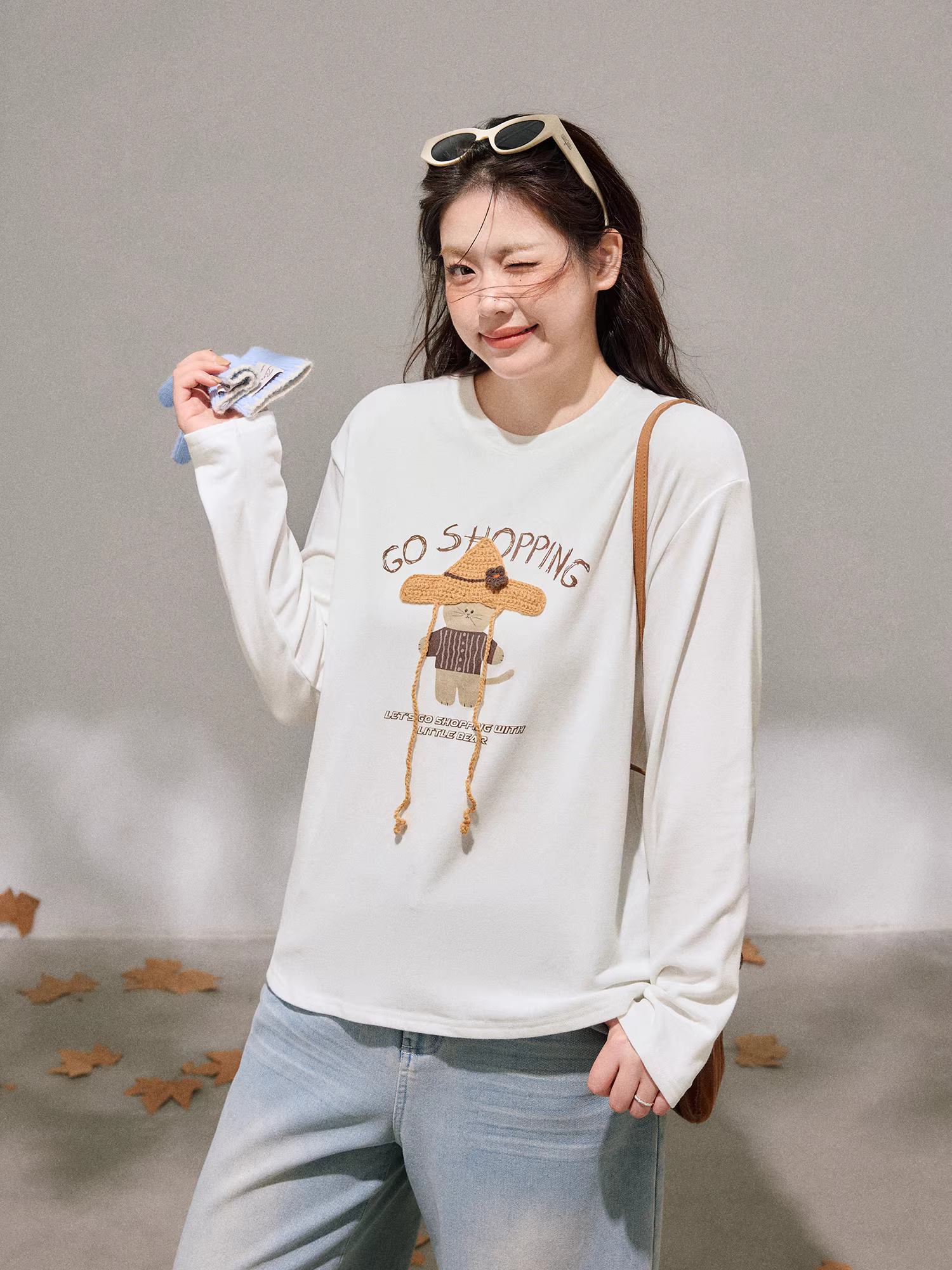 Quần áo nữ cỡ lớn dành cho người lớn, phong cách Hàn Quốc, dáng ôm mùa đông, giảm béo, cổ tròn, áo thun trắng dài tay thời trang.