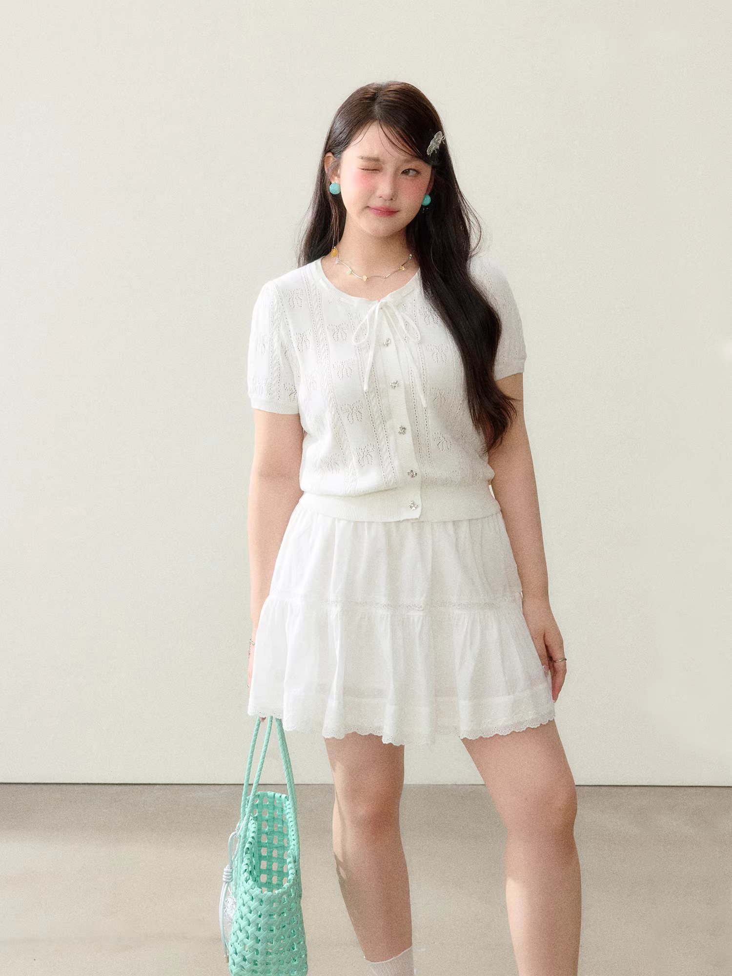 Bộ trang phục nữ cỡ lớn kiểu mới mùa hè, áo thun trắng trơn dáng rộng tay thường, chân váy viền ren