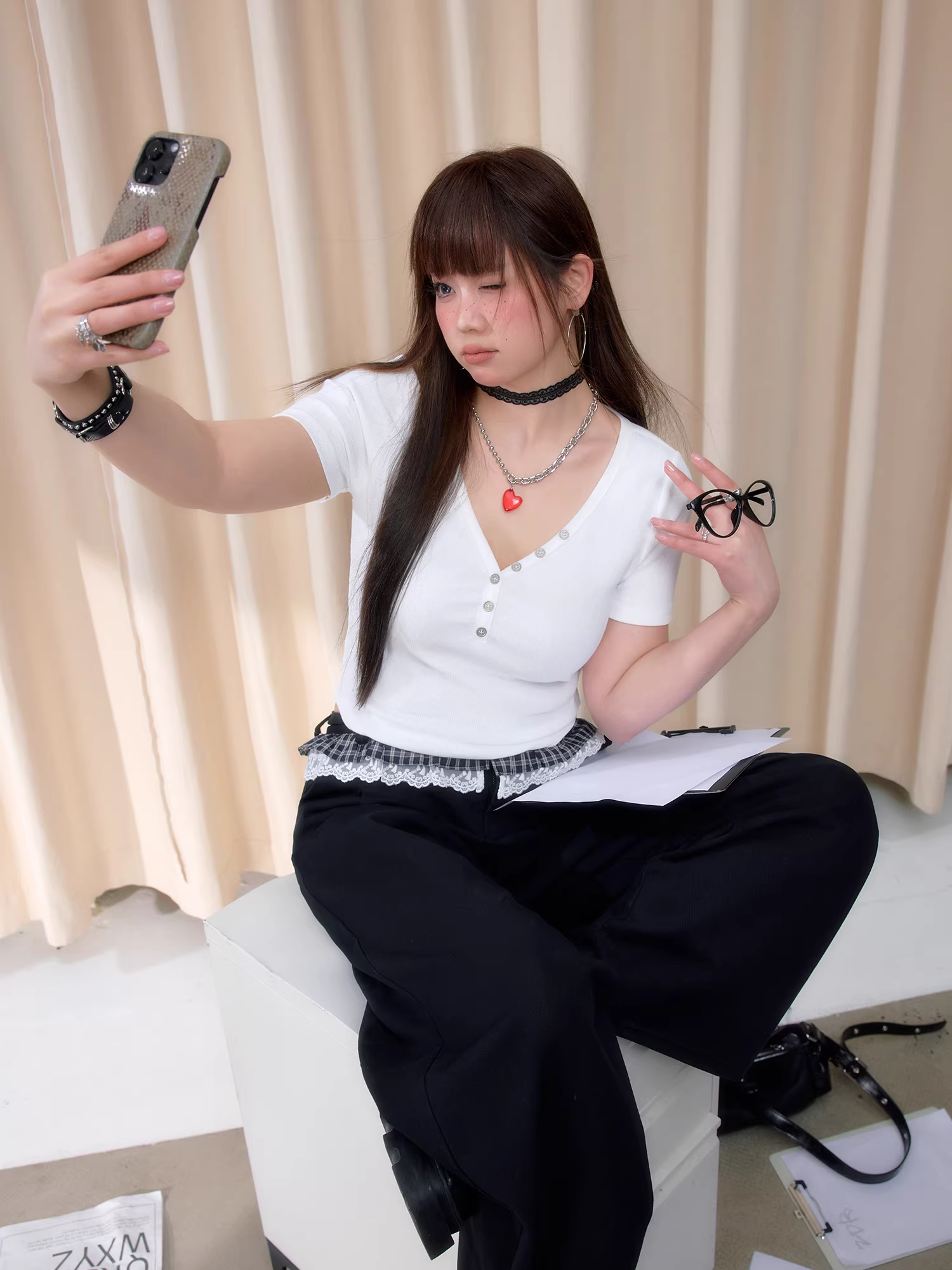 Zhang Daren 2025, bộ sưu tập mùa hè mới dành cho nữ cỡ lớn, áo thun đen tôn dáng, tay ngắn, kiểu dáng regular shoulder.