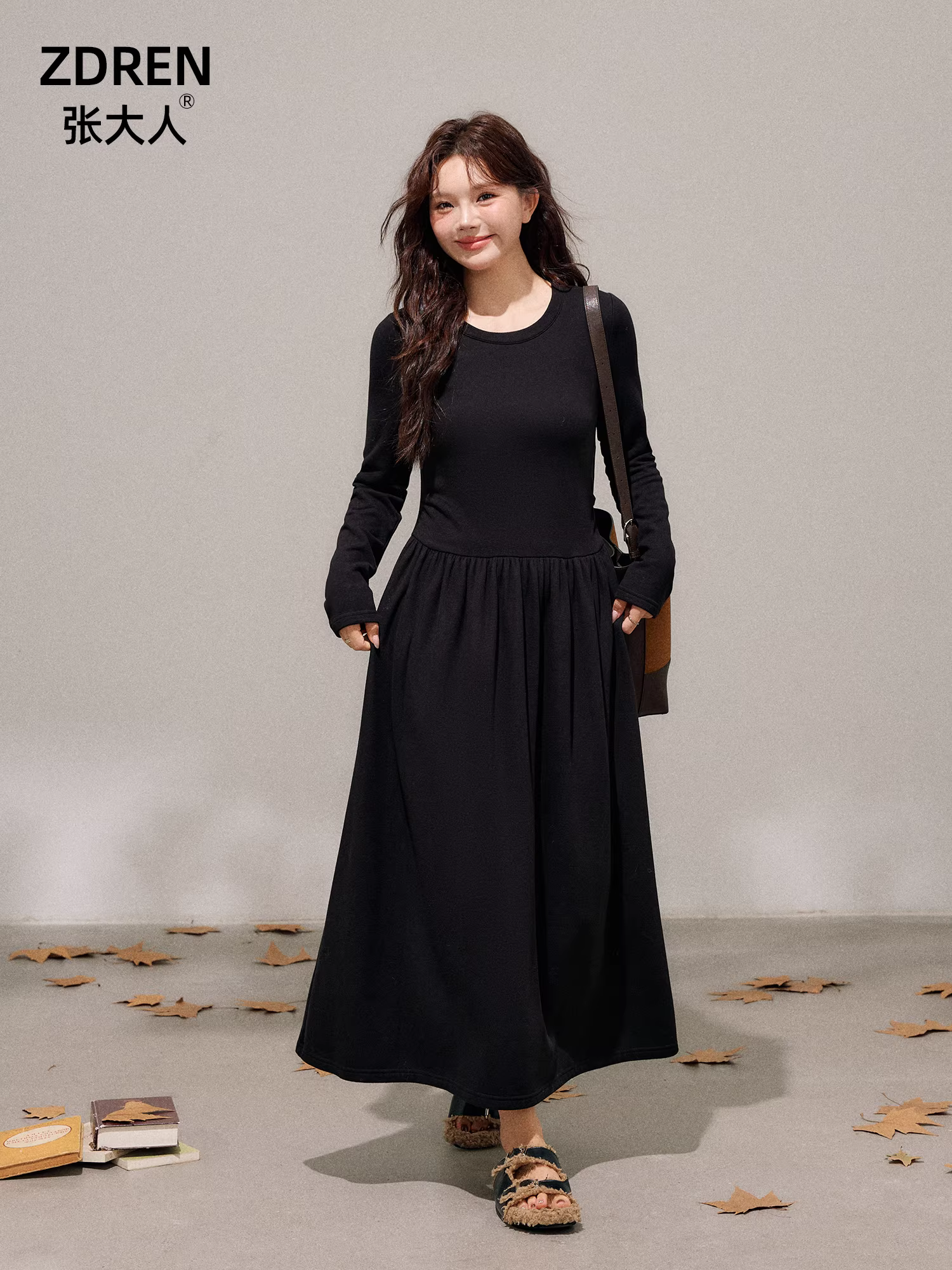 Quần áo nữ cỡ lớn dành cho các cô gái hơi mũm mĩm, phong cách Hàn Quốc, tôn dáng, thanh lịch, vừa vặn, cổ tròn, đầm dài dệt kim đơn giản.