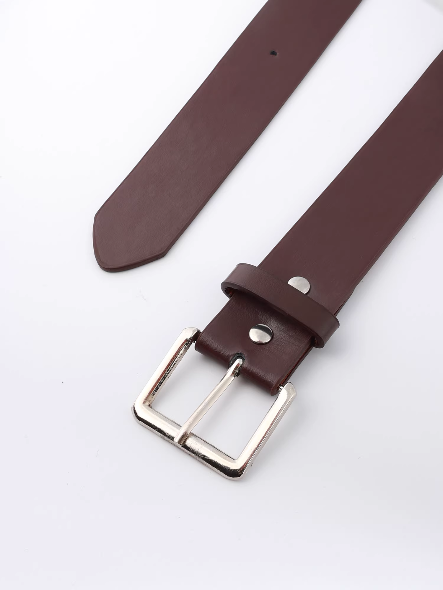 Thắt lưng nữ kiểu dáng quý tộc cổ điển mùa thu đông 2025 của Zhang Daren là một phụ kiện thời thượng.