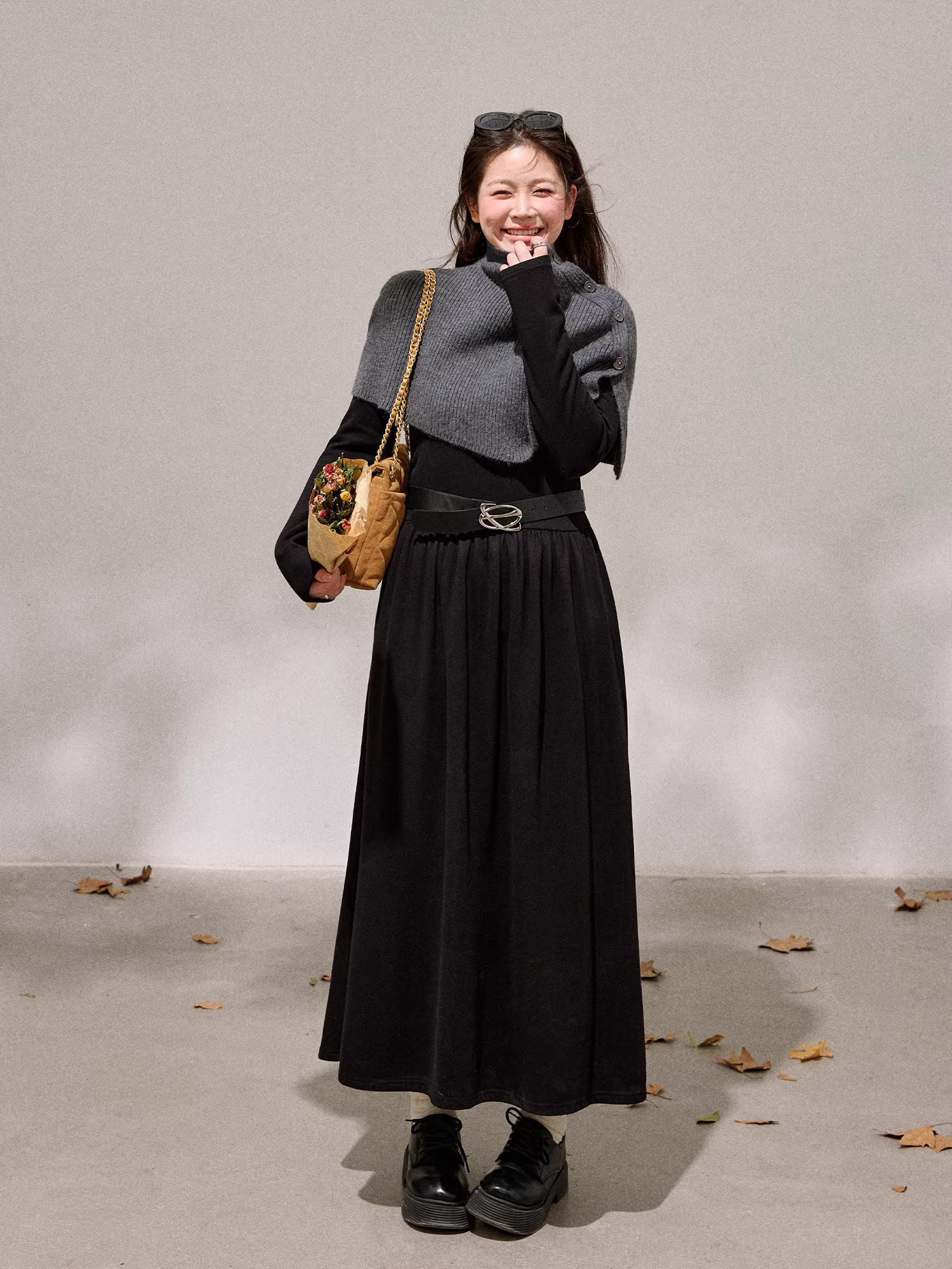 Quần áo nữ cỡ lớn dành cho người lớn, váy đen kiểu Pháp tôn dáng, bộ váy áo choàng cổ cao màu xám.