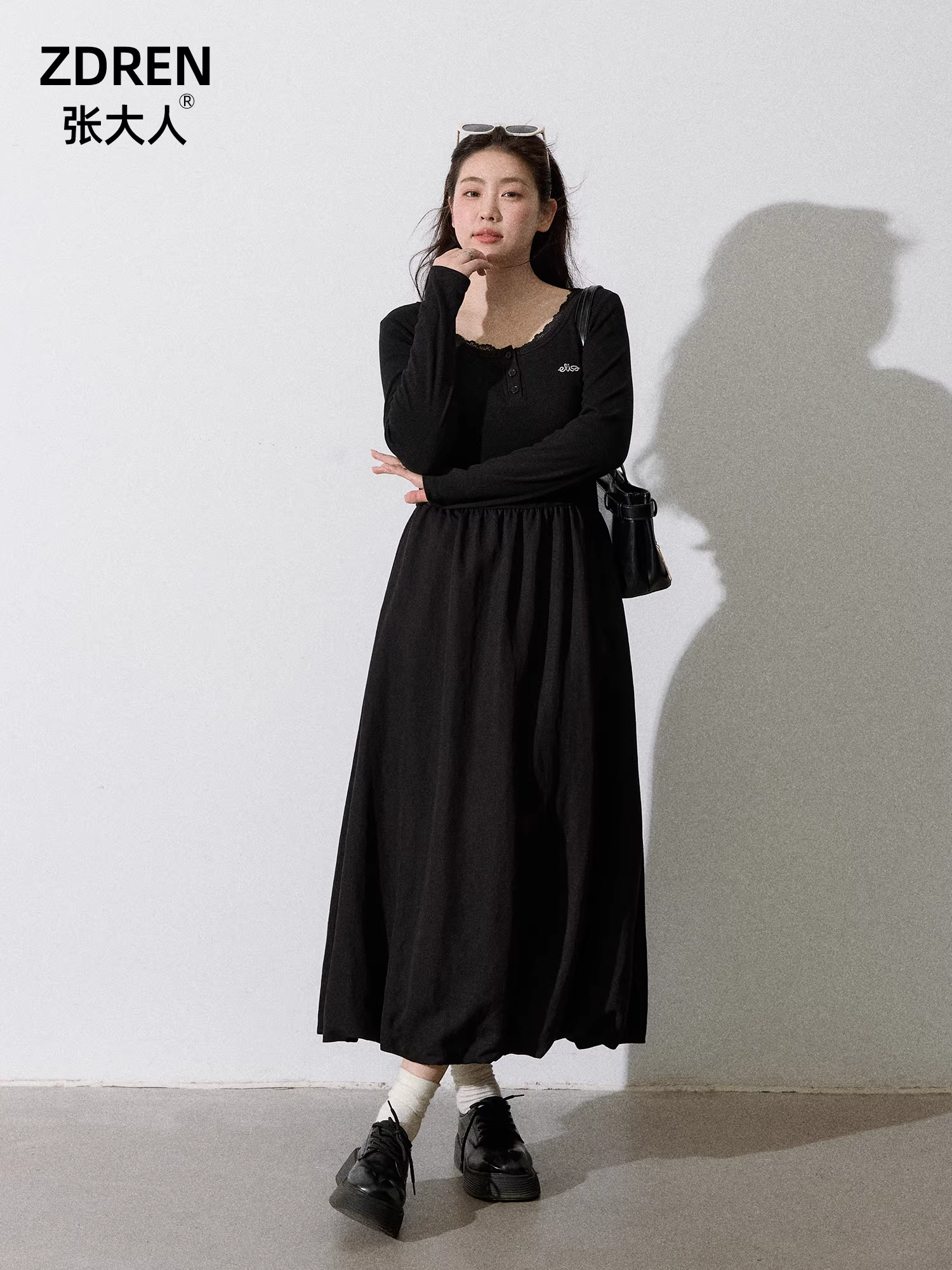 Quần áo nữ cỡ lớn dành cho những cô nàng mũm mĩm, váy hoa tôn dáng, váy đen nhỏ kiểu hoa cổ điển thanh lịch.