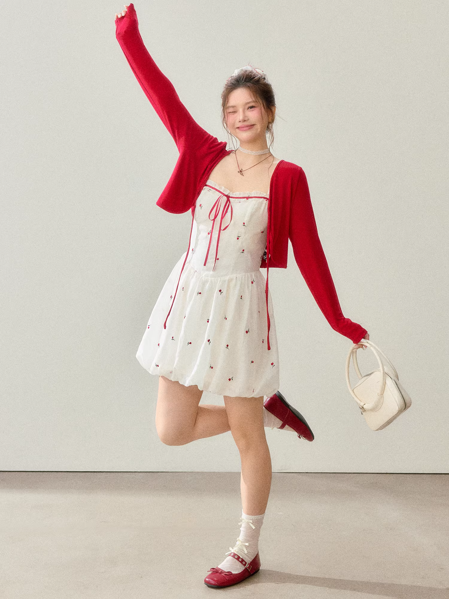 Quần áo nữ cỡ lớn dành cho các cô gái mũm mĩm, váy hoa trắng thon gọn, váy hoa dây spaghetti phong cách retro kiểu Pháp.