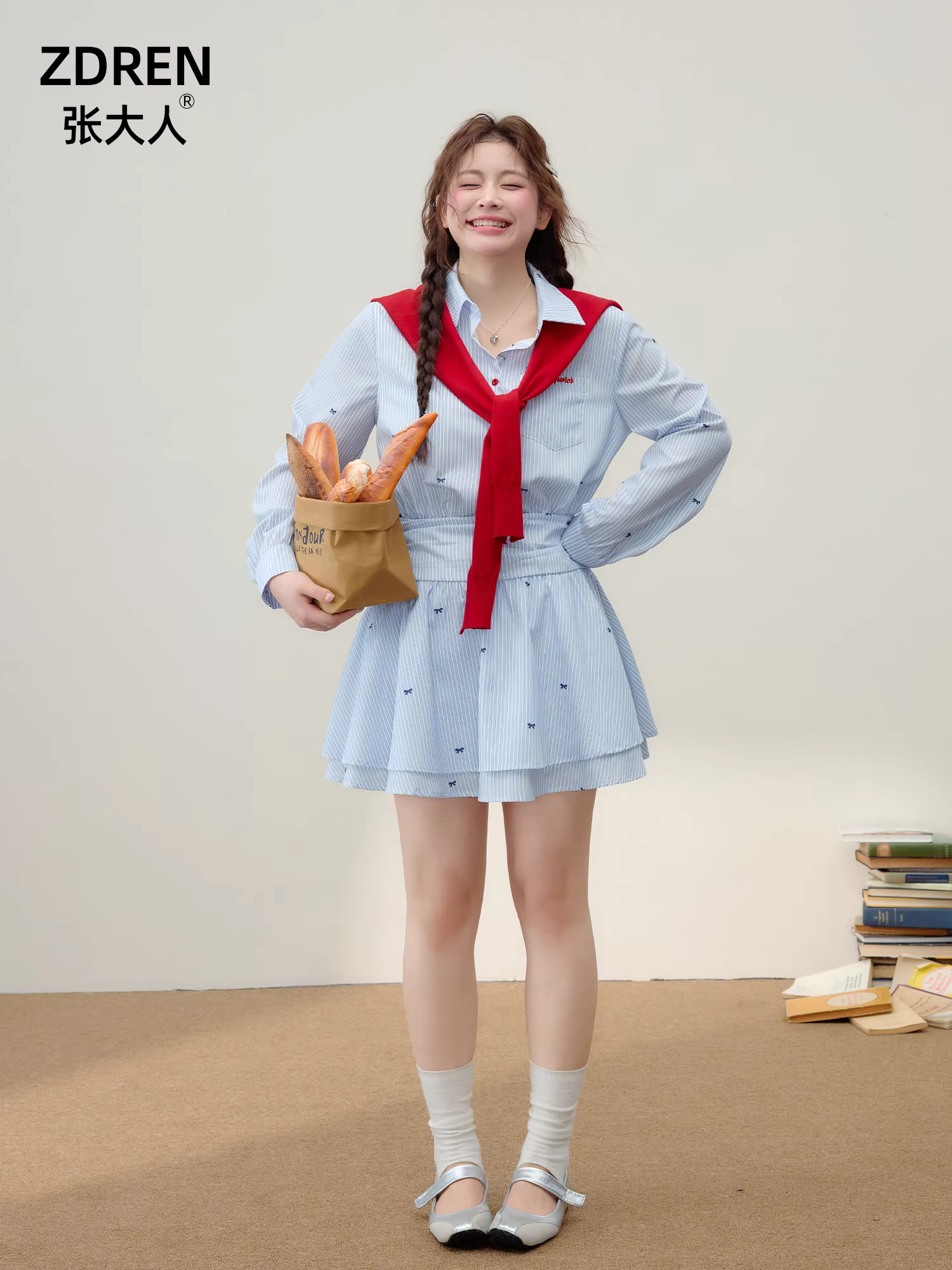 Quần áo nữ cỡ lớn mới đầu thu của Zhang Daren dành cho những cô nàng mũm mĩm, váy sơ mi kẻ sọc phong cách đại học giúp thon gọn và năng động.